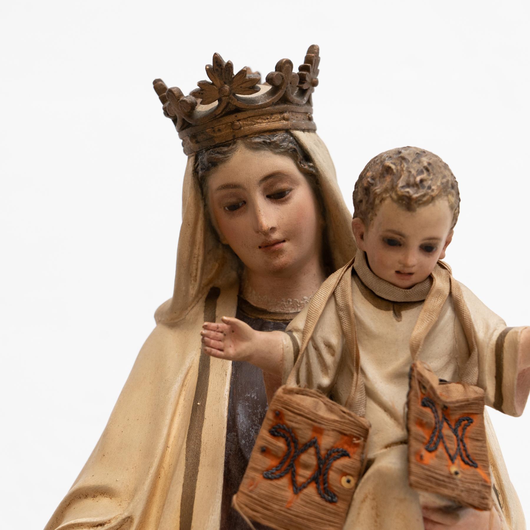 Plaster Hand Painted Virgin Traditional Figure, circa 1940 In Good Condition In Barcelona, Barcelona