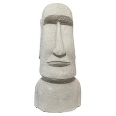Sculpture primitive de tête en plâtre dans le style de la sculpture Moai de l'île de Pâques