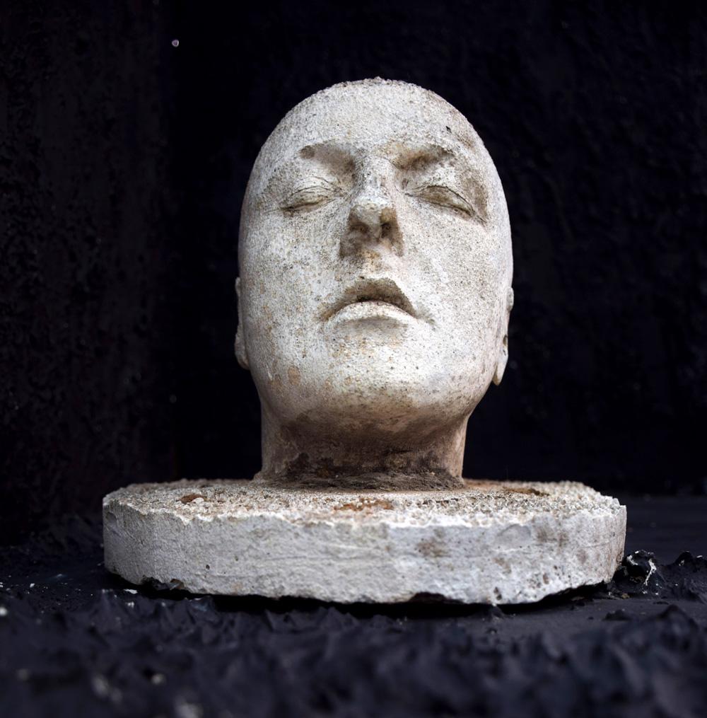 Unique Curio Solid Plaster Head Death Mask Statue circa 1940
For sale in this LOT is a completely original and unique circa 1940 Solid plaster death mask style head, this item shows lots of age and creepy character in the form of both subject matter