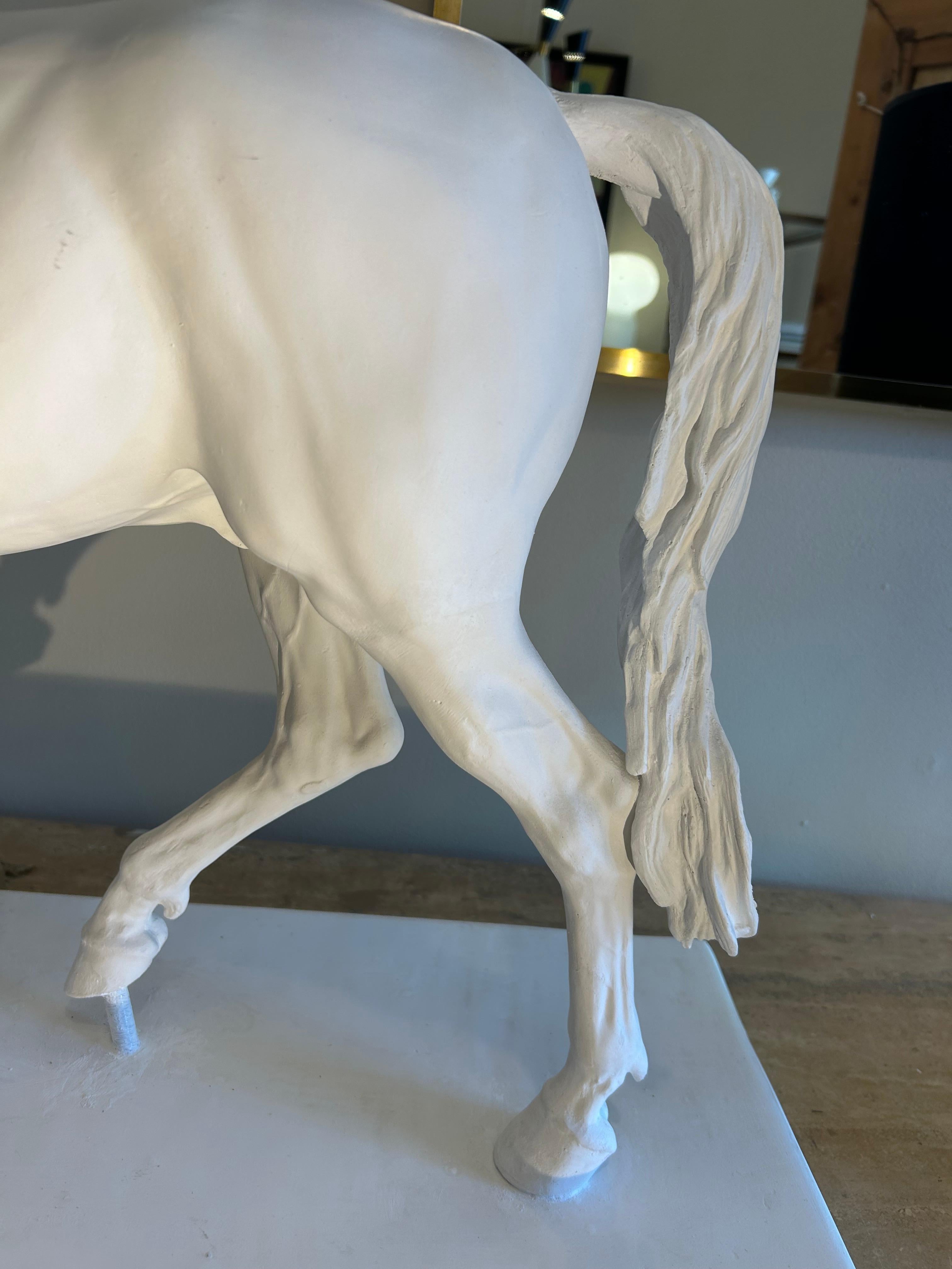 Cheval en plâtre, style académique. en vente 3