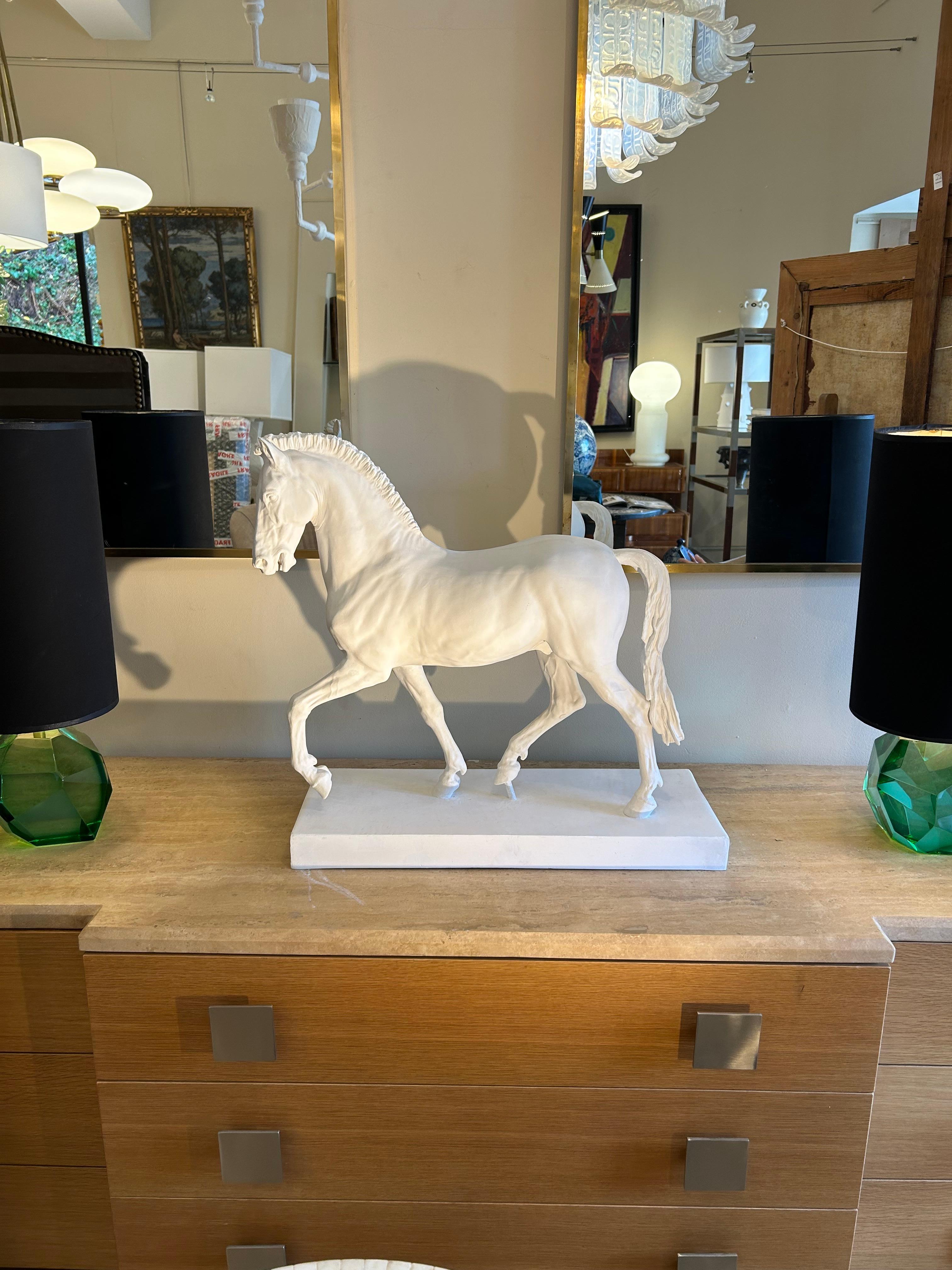 Cheval en plâtre, style académique. en vente 5