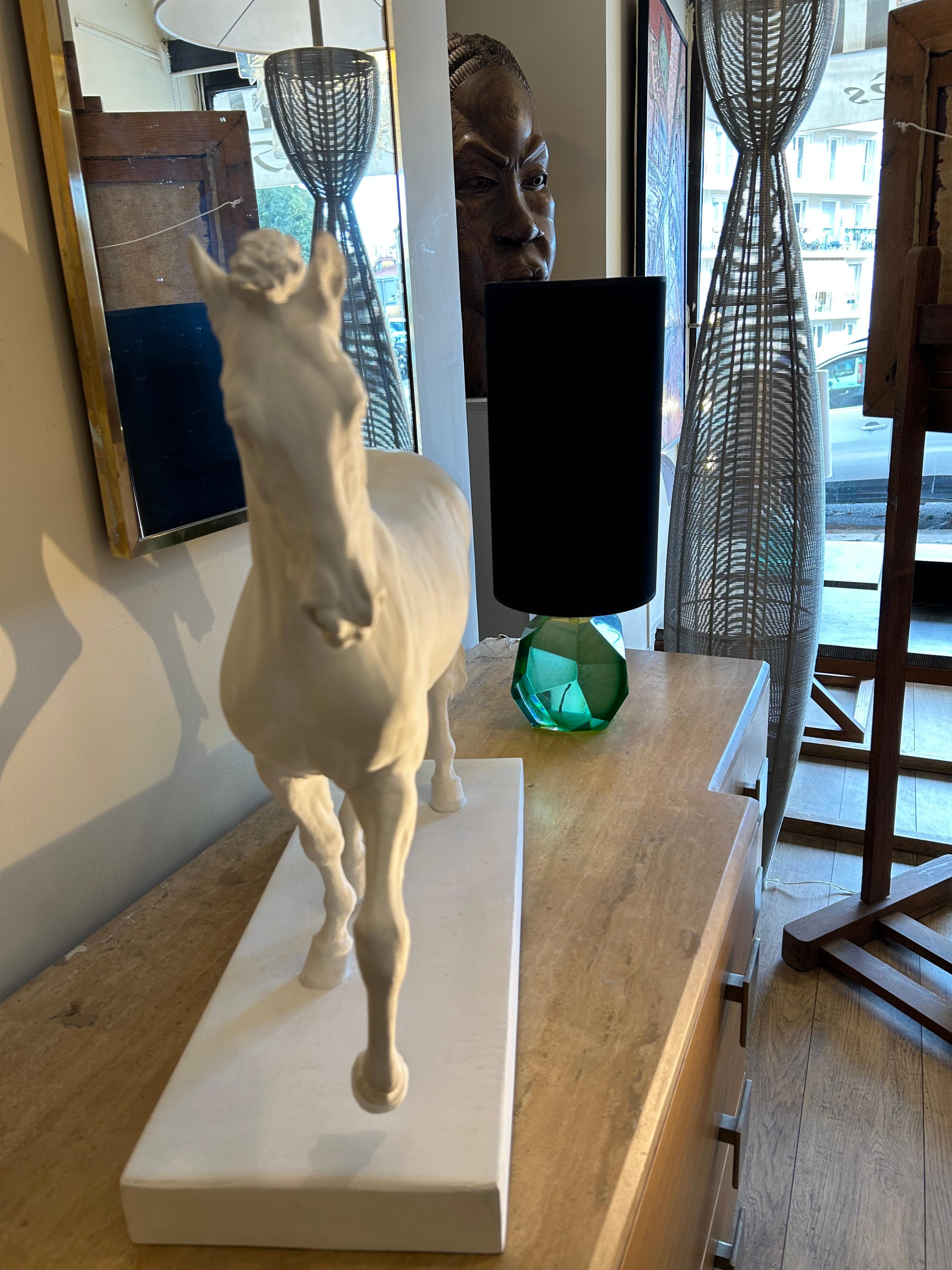 Cheval en plâtre, style académique. en vente 9