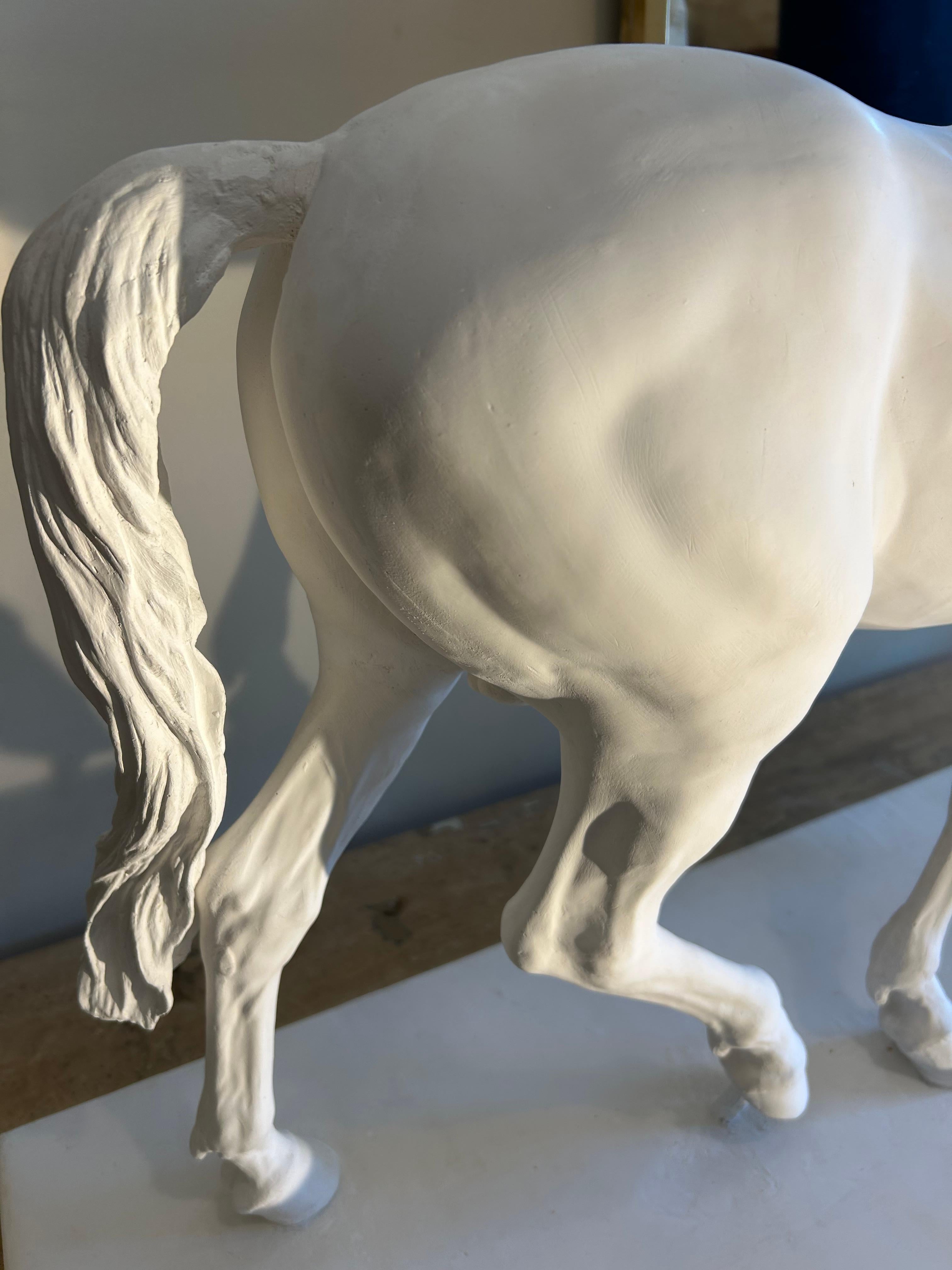 Cheval en plâtre, style académique. Bon état - En vente à Nice, FR