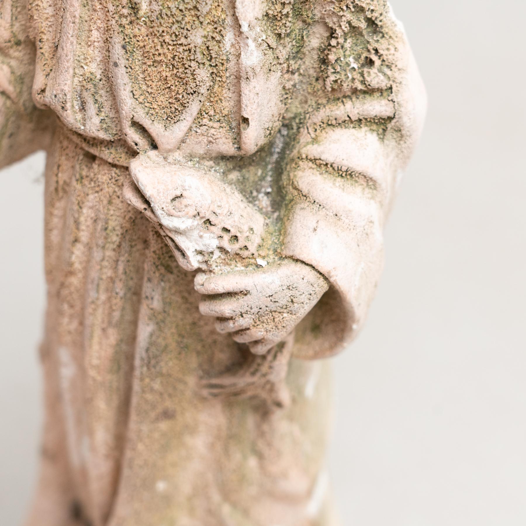 Milieu du XXe siècle Figure traditionnelle de Jésus en plâtre, datant d'environ 1950 en vente