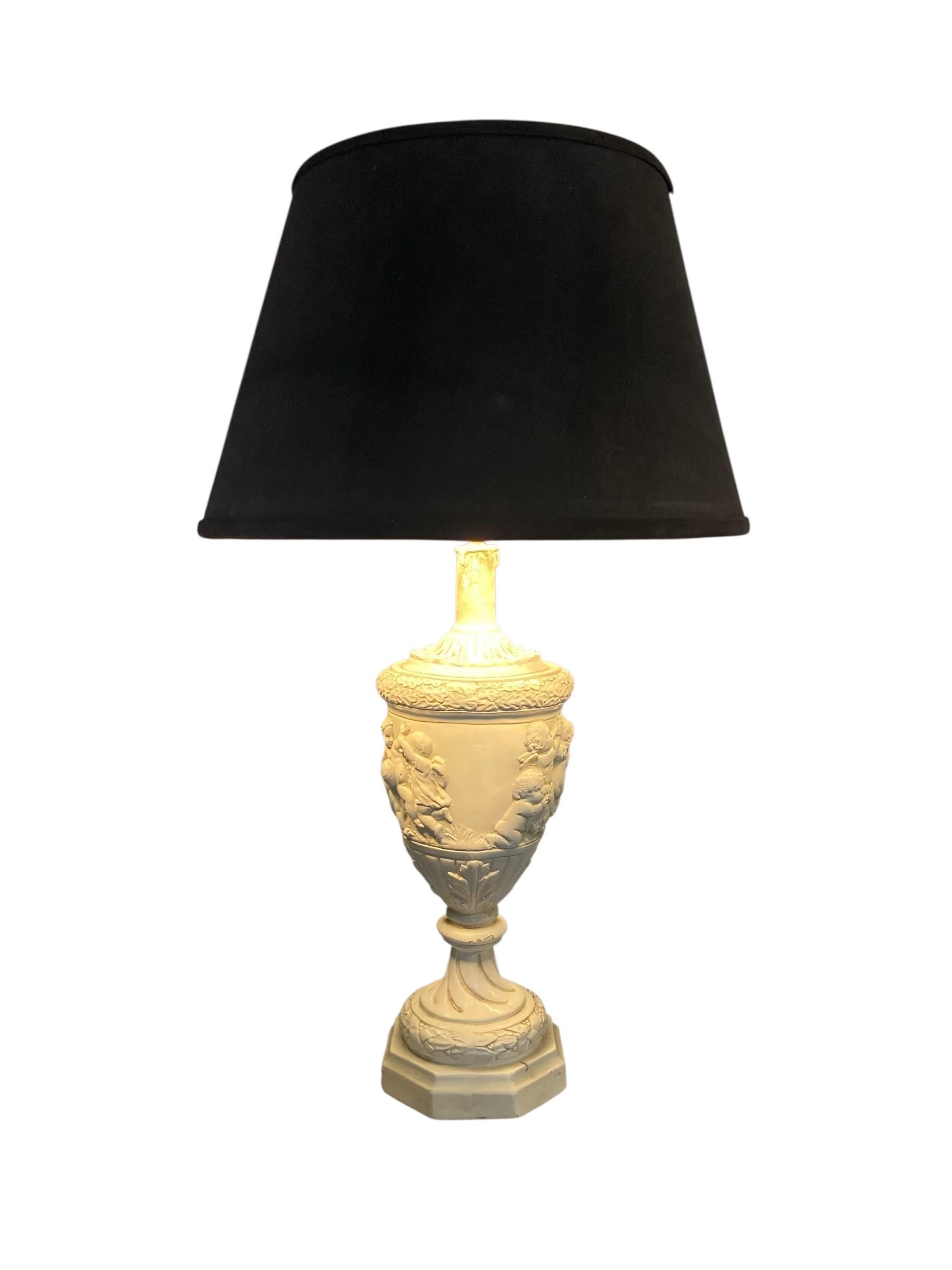 Lampe chérubin moulée et décorée en plâtre Circa 1930 Abat-jour en velours gris en vente 3