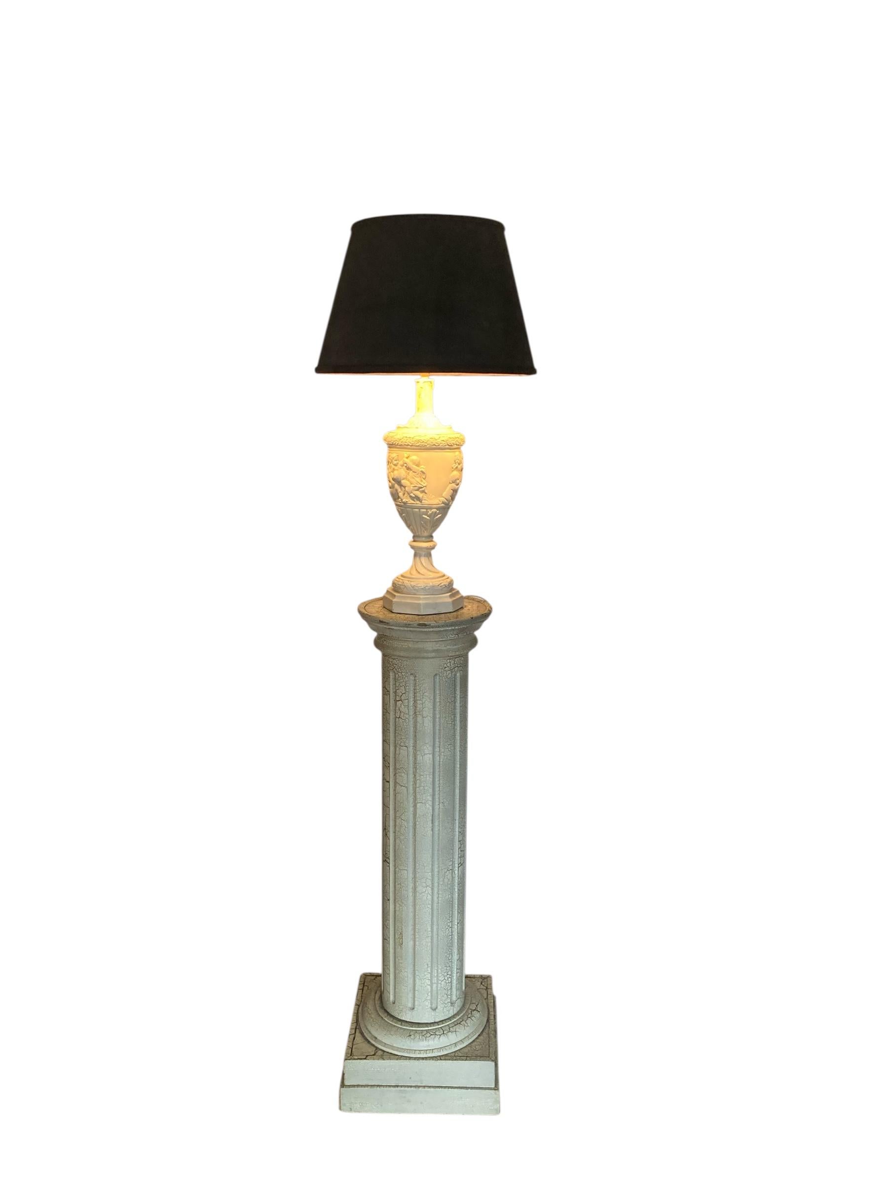 Lampe chérubin moulée et décorée en plâtre Circa 1930 Abat-jour en velours gris en vente 4