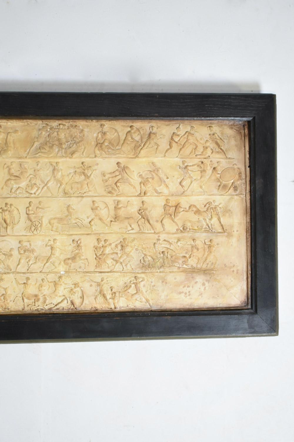 Français Bas-relief mythologique en plâtre, années 1940. en vente
