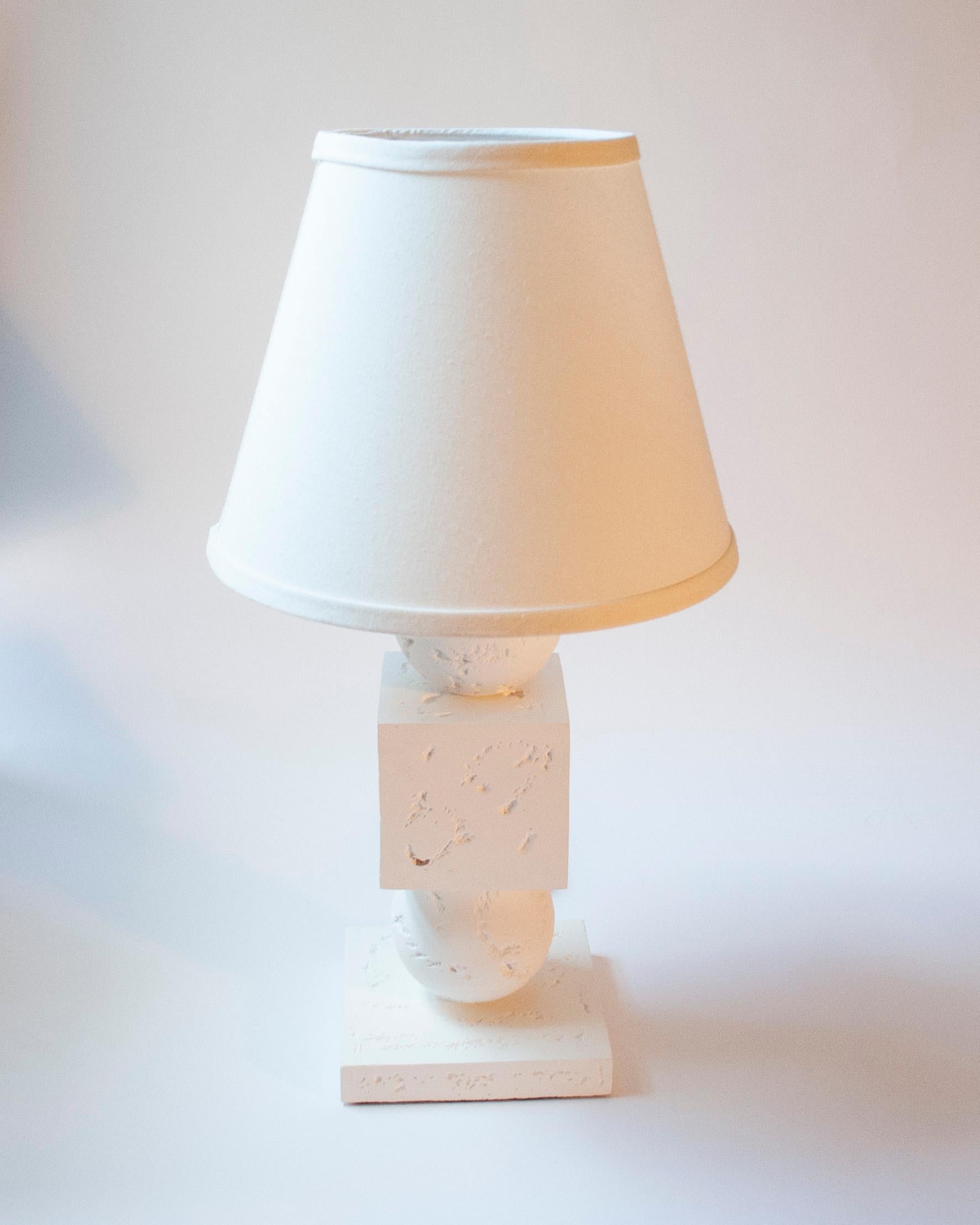 Lámpara de mesa neoclásica de escayola, Estados Unidos, Contemporáneo en venta 4