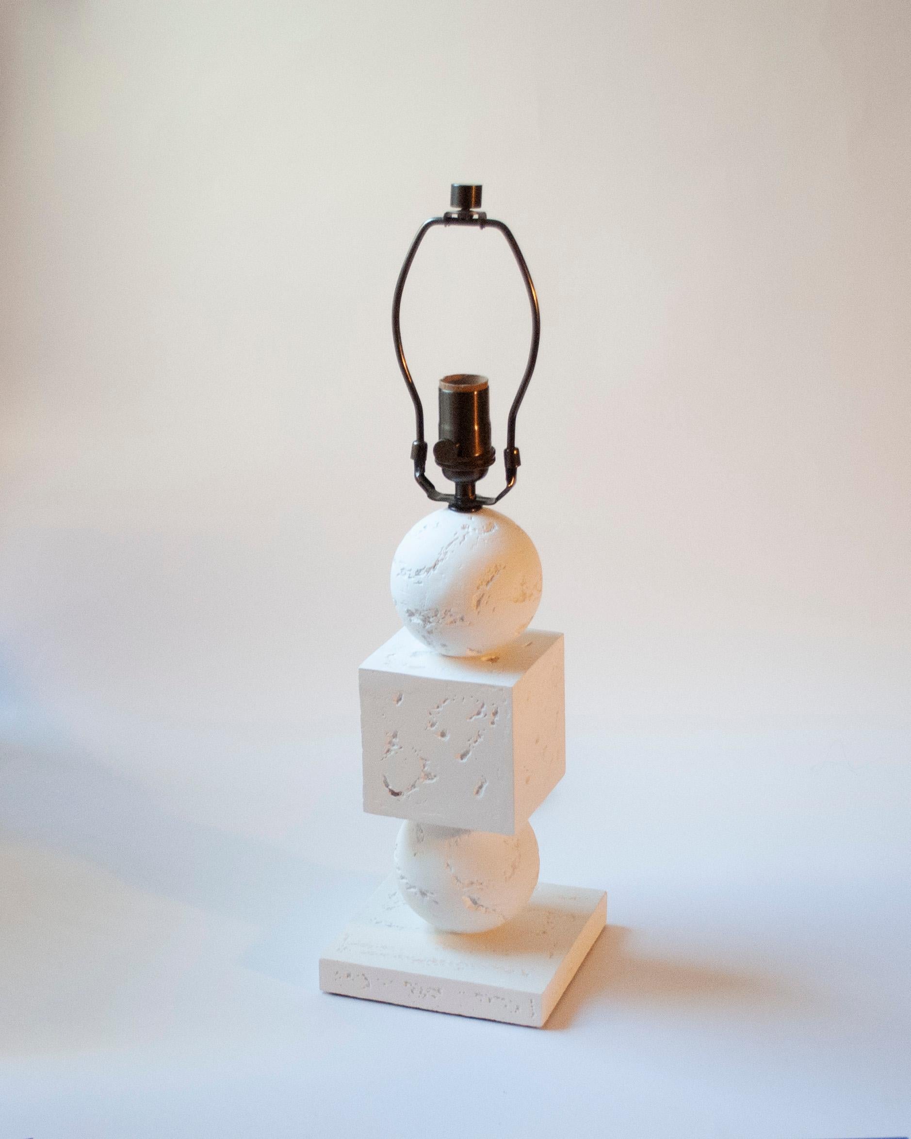 Lámpara de mesa neoclásica de escayola, Estados Unidos, Contemporáneo Estadounidense en venta