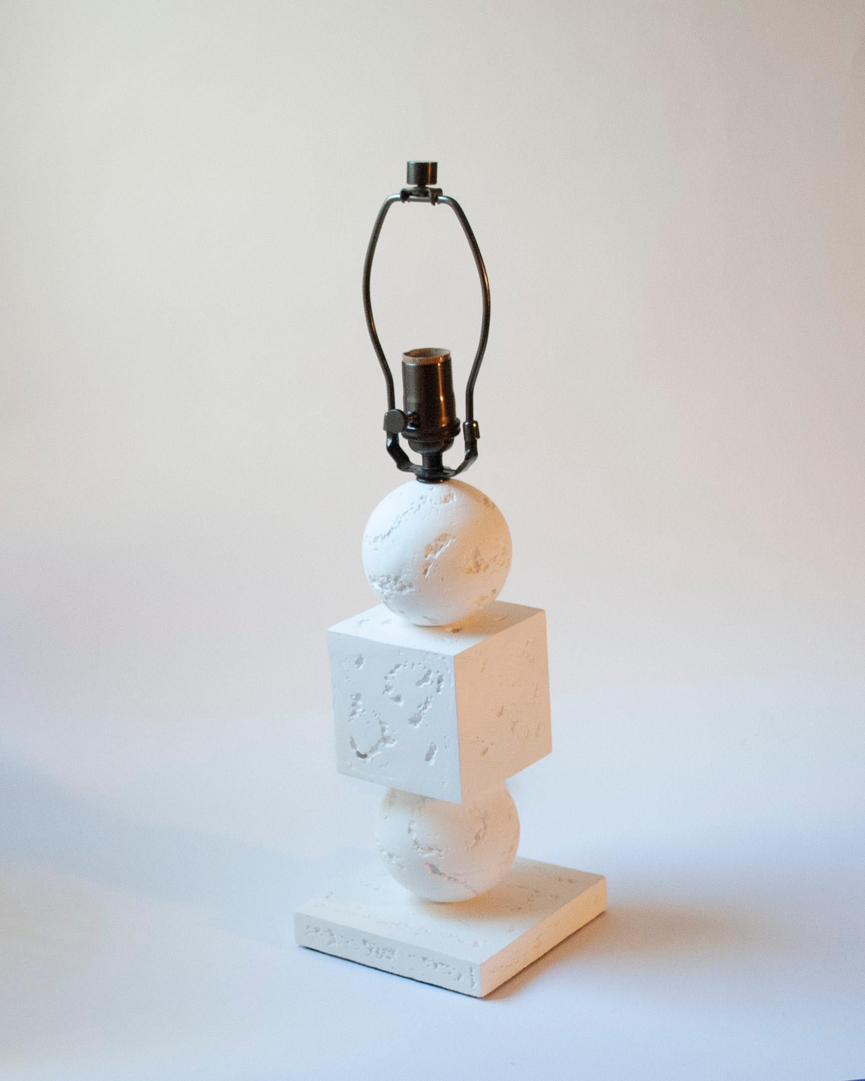 Lámpara de mesa neoclásica de escayola, Estados Unidos, Contemporáneo en Nuevo estado para la venta en New York, NY