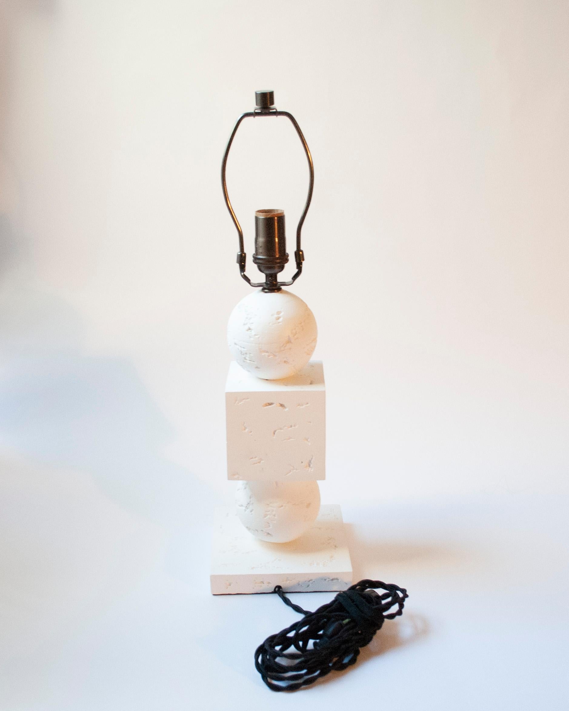 Lámpara de mesa neoclásica de escayola, Estados Unidos, Contemporáneo Yeso en venta