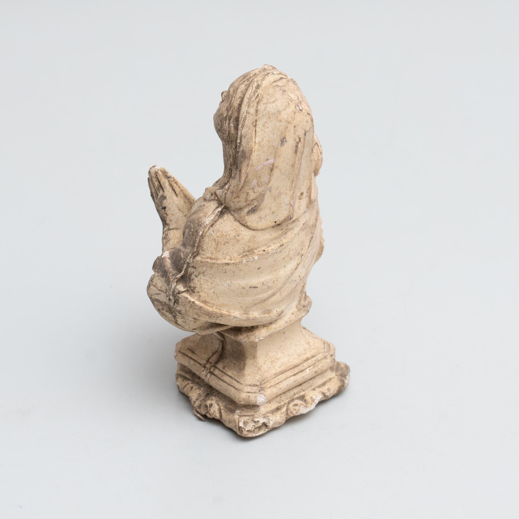 Plaster Praying Virgin Traditional Figure, circa 1950 For Sale 5