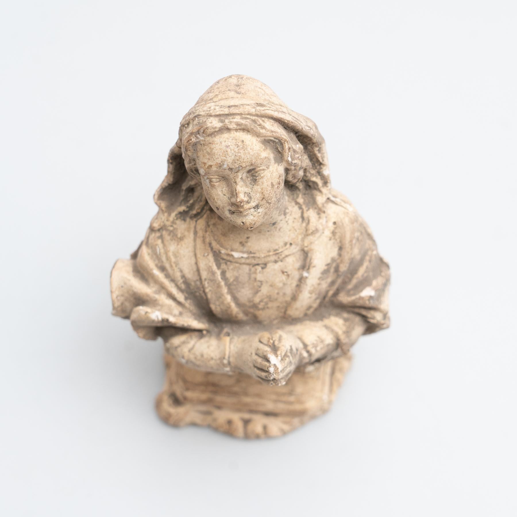 Plaster Praying Virgin Traditional Figure, circa 1950 For Sale 7
