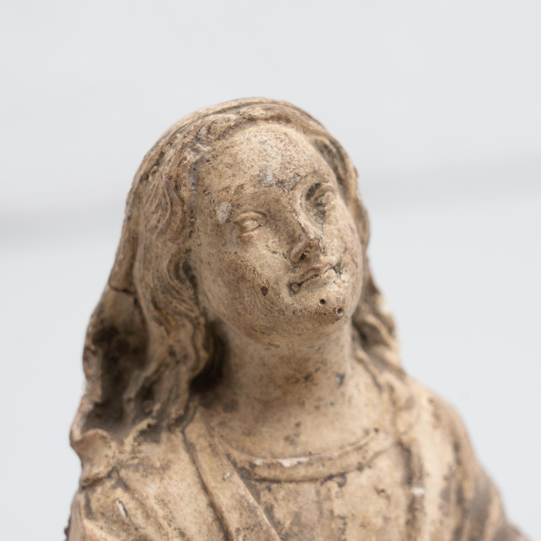 Spanish Plaster Praying Virgin Traditional Figure, circa 1950 For Sale