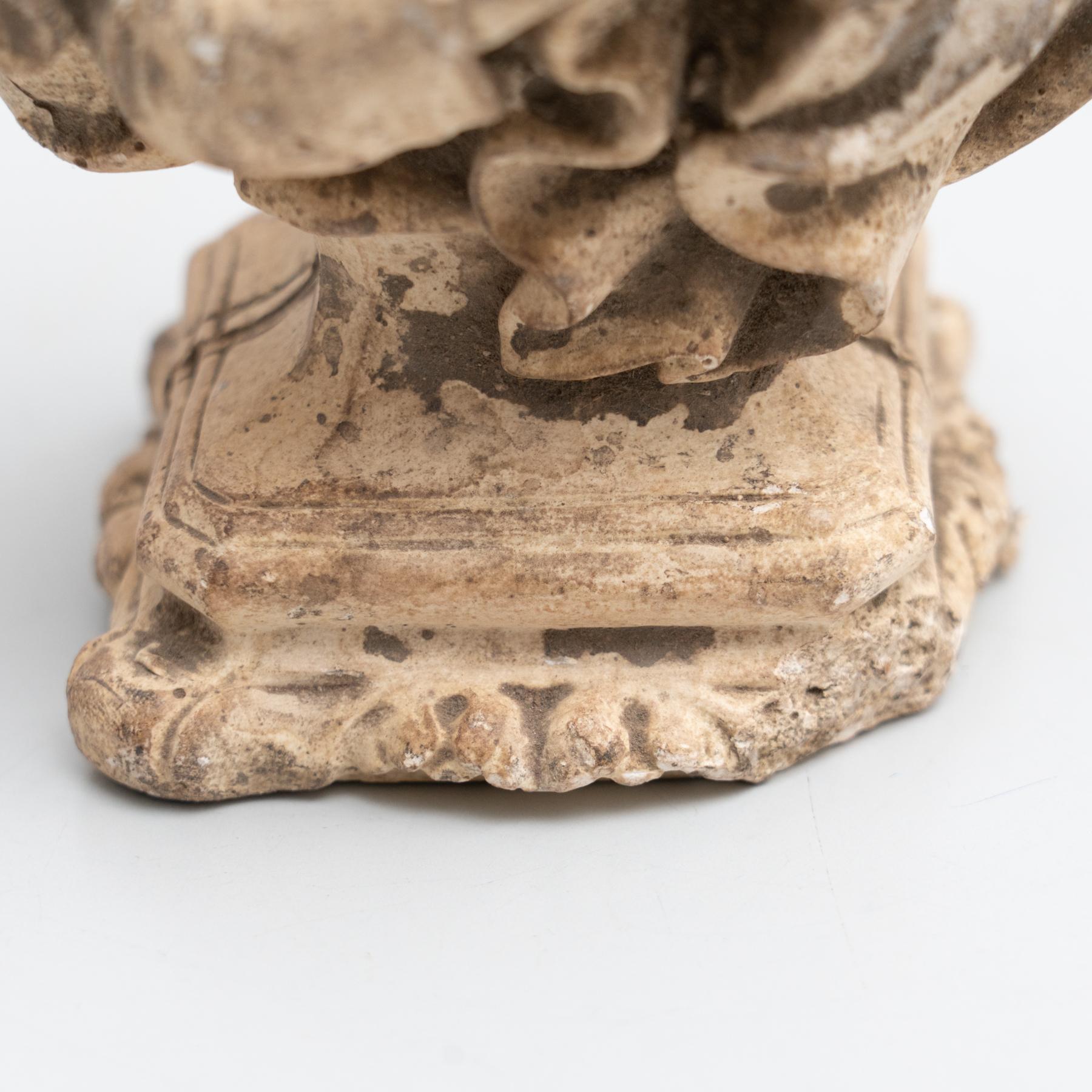 Plaster Praying Virgin Traditional Figure, circa 1950 In Good Condition For Sale In Barcelona, ES