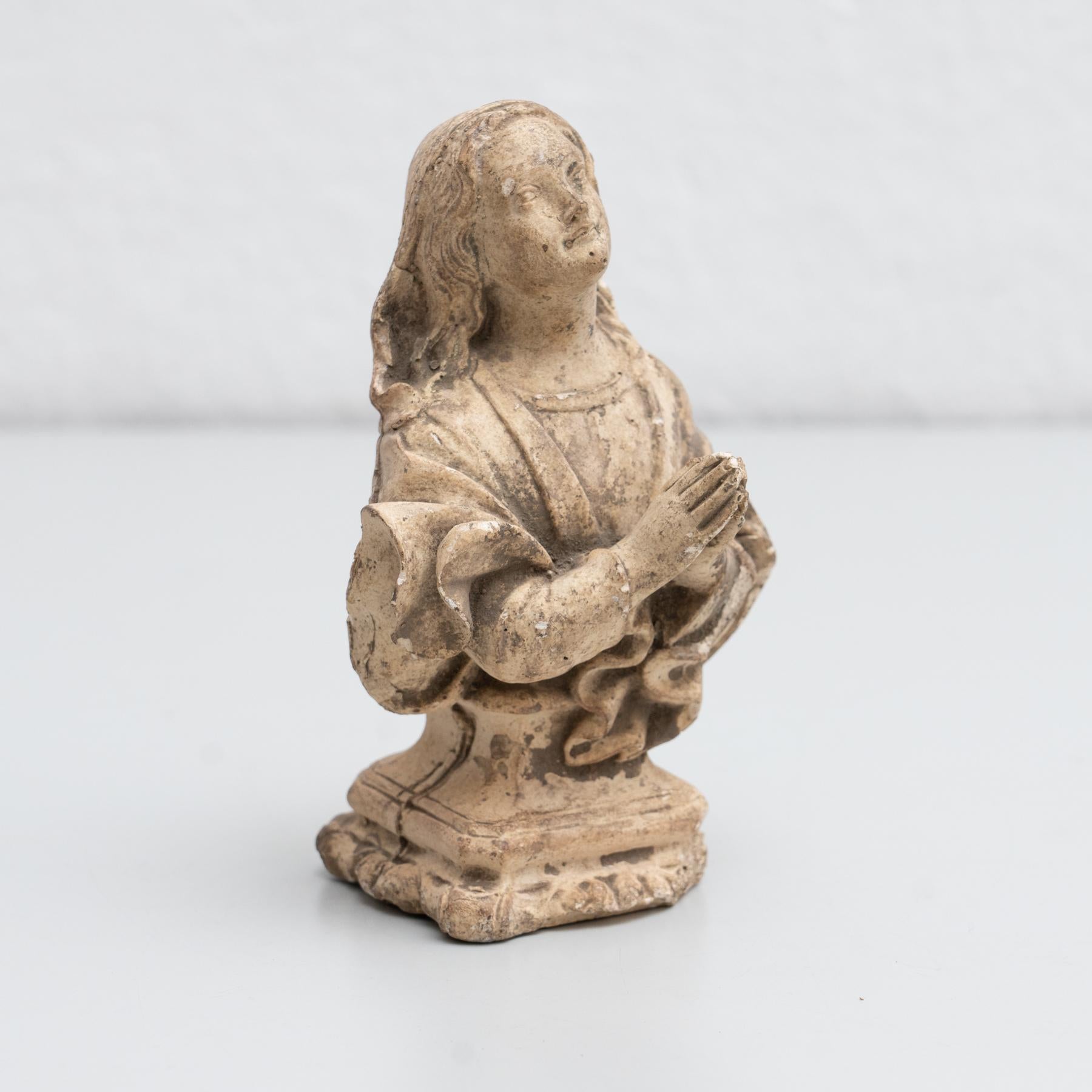 Mid-20th Century Plaster Praying Virgin Traditional Figure, circa 1950 For Sale