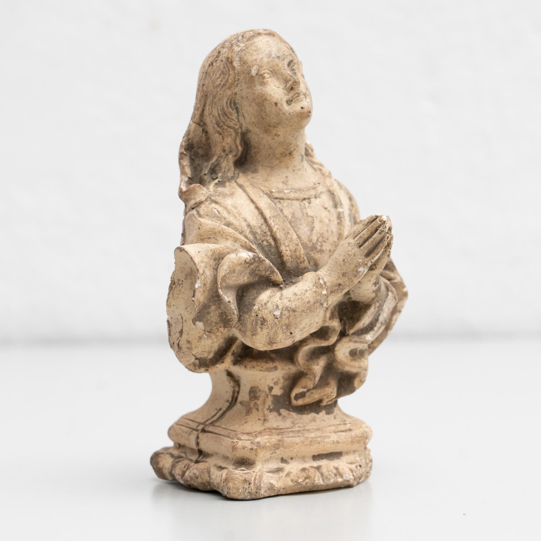 Plaster Praying Virgin Traditional Figure, circa 1950 For Sale 1
