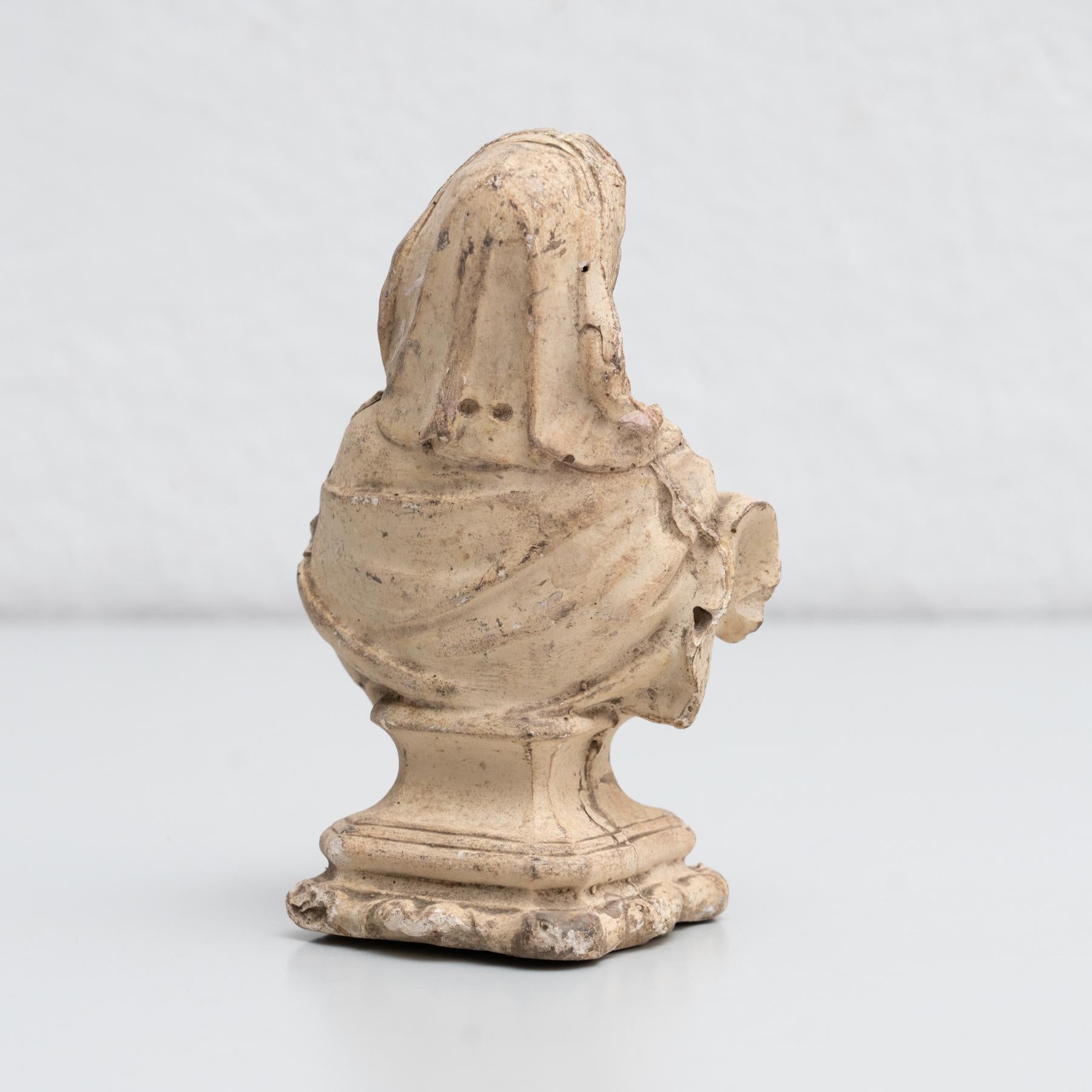 Gips-Gebetfigur einer Jungfrau, traditionelle Figur, um 1950 im Angebot 3