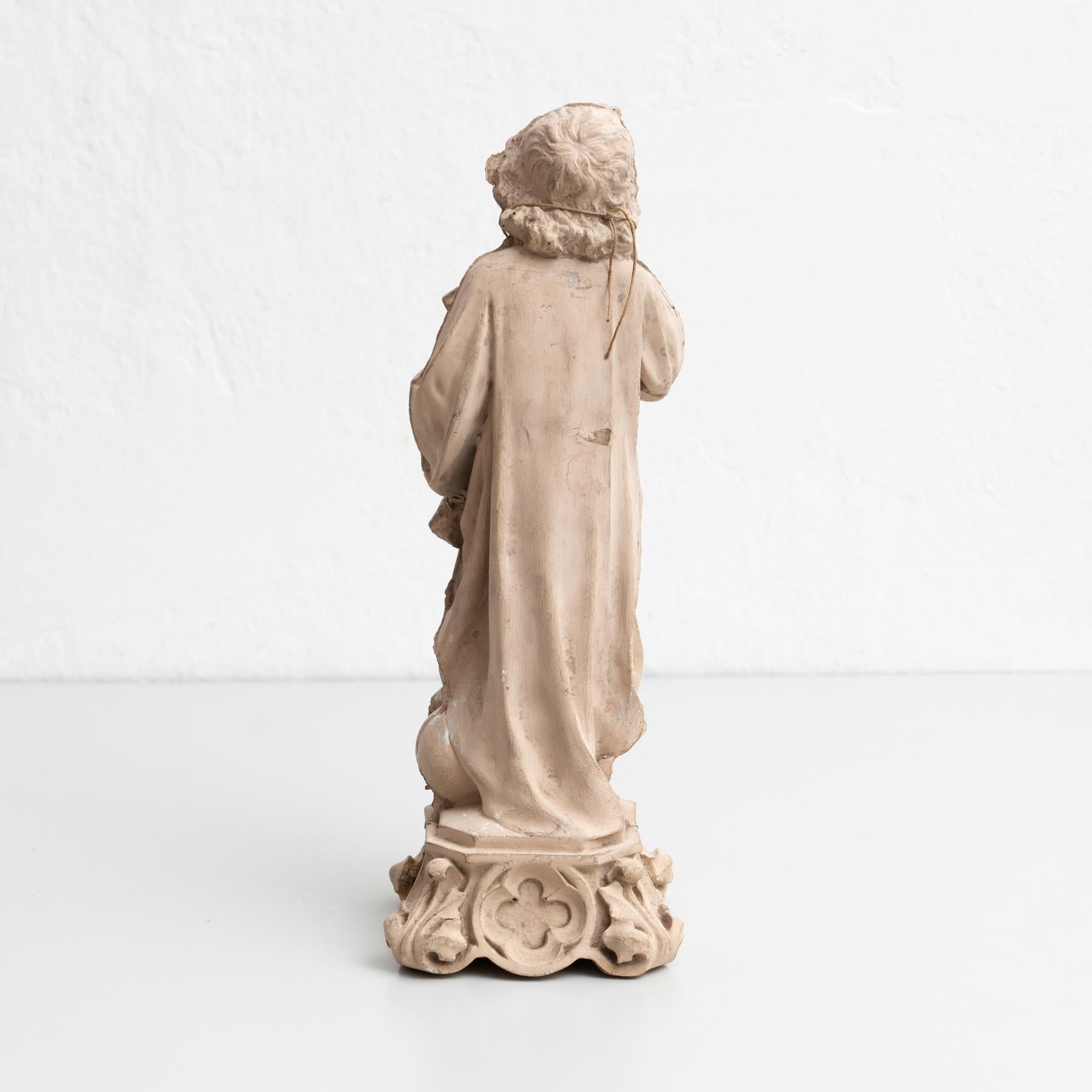 Figure traditionnelle religieuse en plâtre représentant le bébé Jésus-Christ, vers 1950 en vente 4