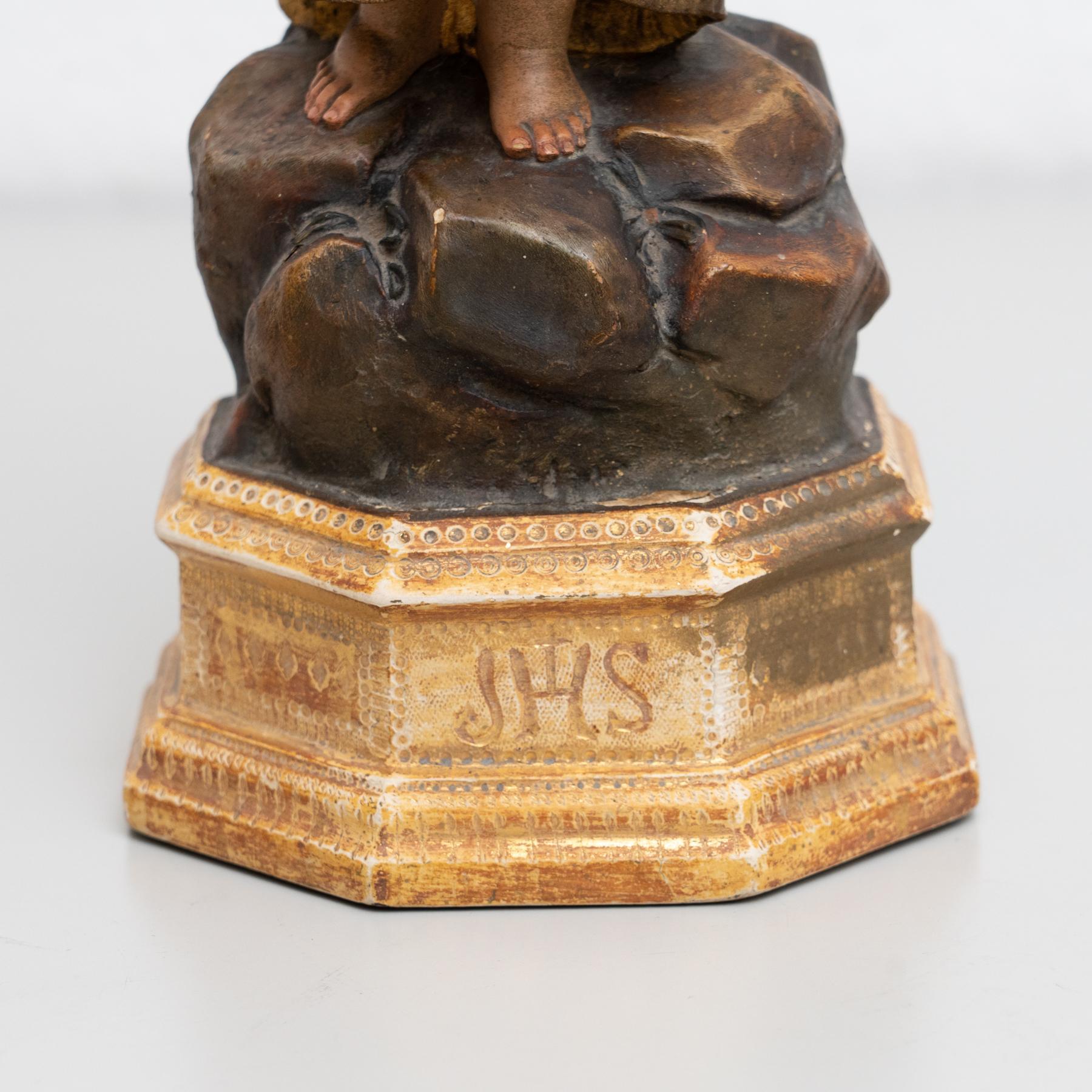 Plaster Religious Baby Jesus Traditional Figure, circa 1930 In Good Condition For Sale In Barcelona, ES