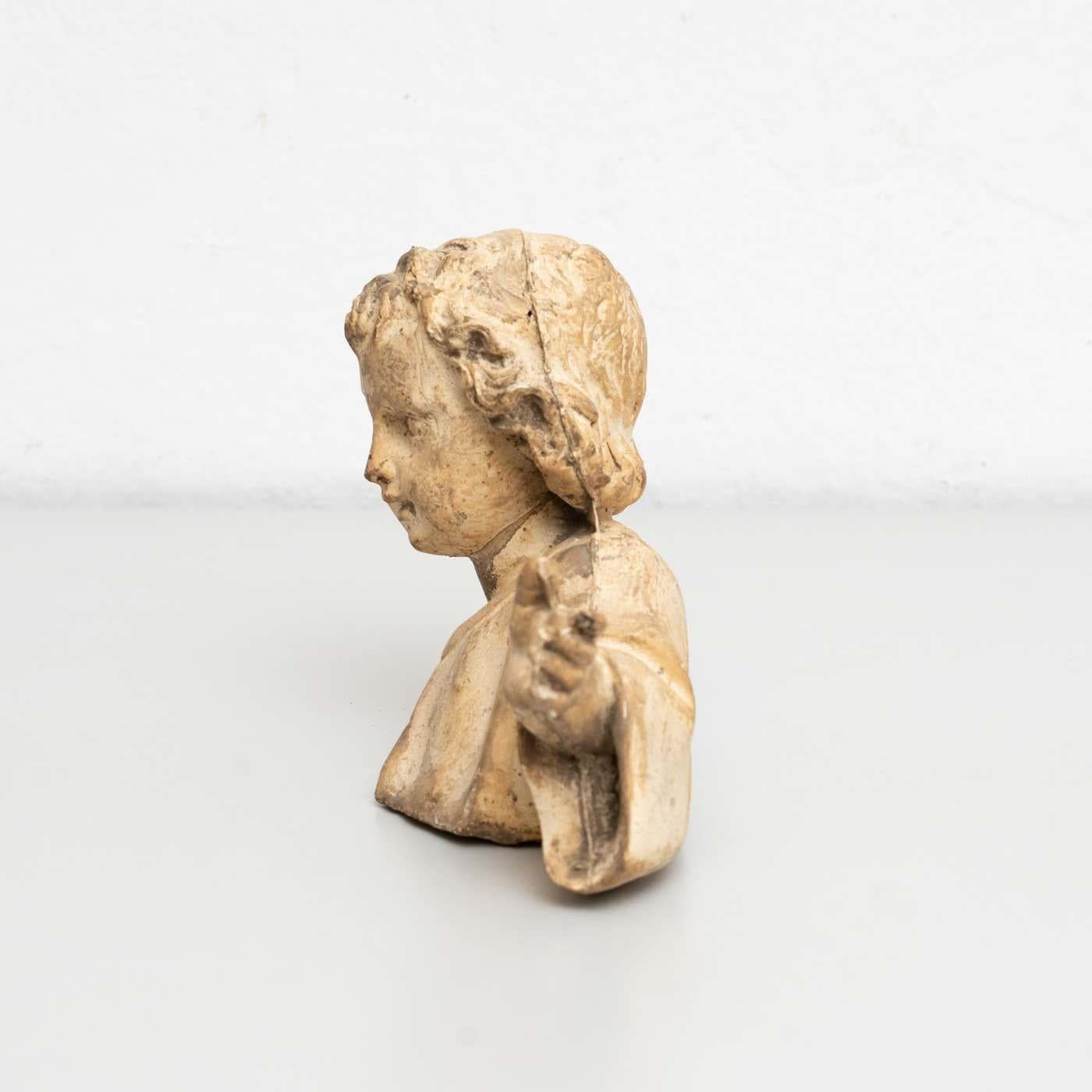 Figure religieuse traditionnelle de l'Enfant Jésus en plâtre, vers 1950 en vente 6