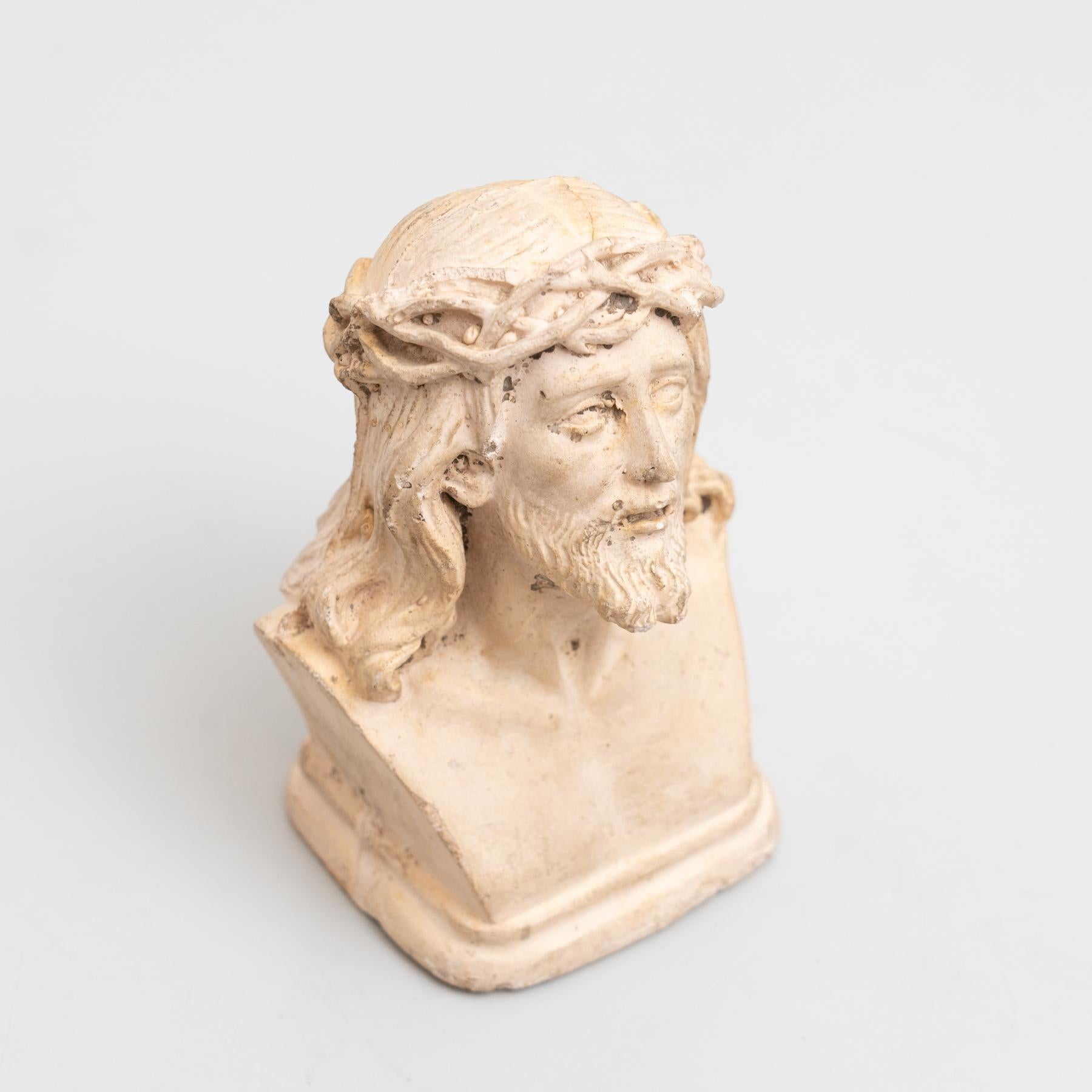 Plaster Religious Jesus Christ Traditional Figure, circa 1950 In Good Condition For Sale In Barcelona, ES