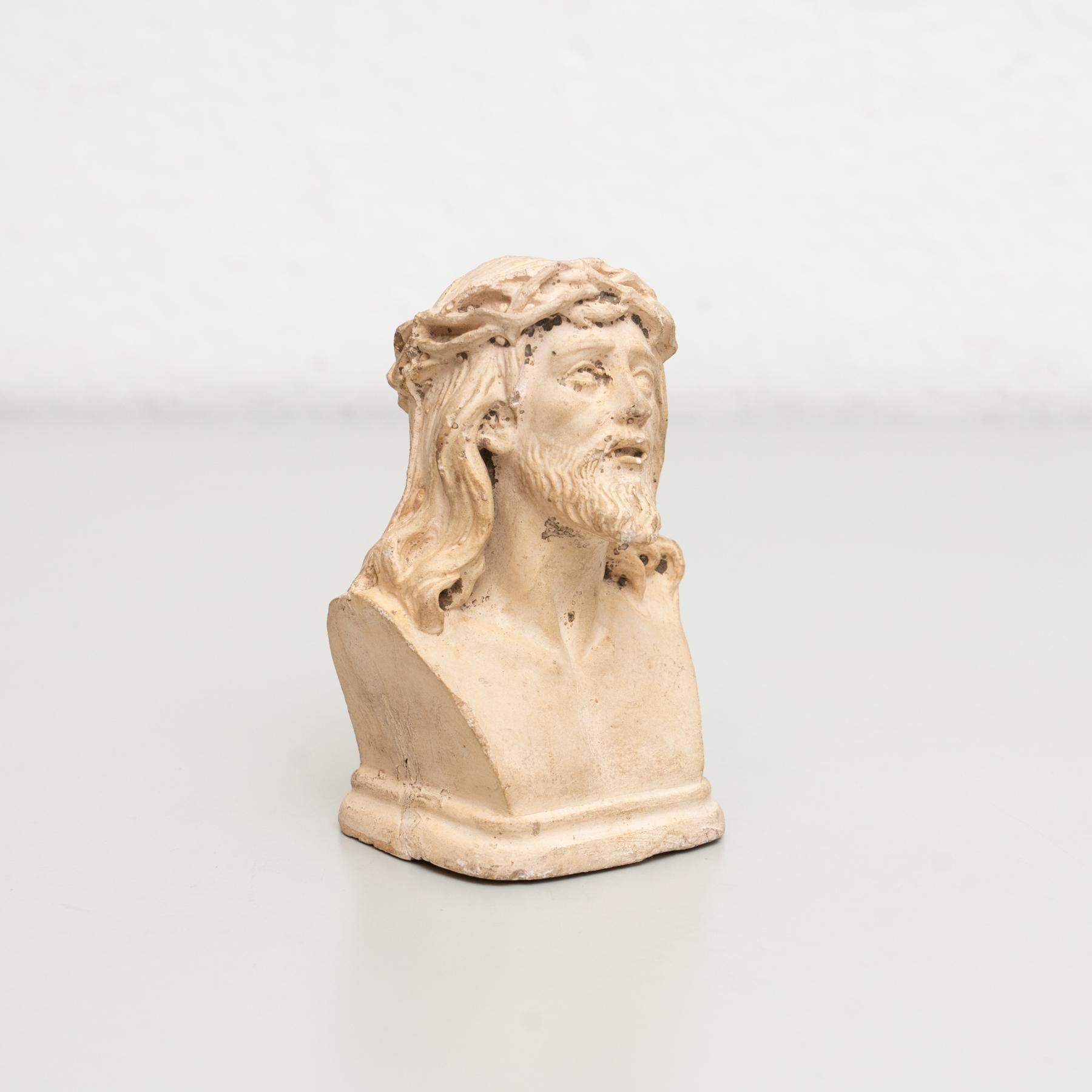 Plaster Religious Jesus Christ Traditional Figure, circa 1950 In Good Condition For Sale In Barcelona, Barcelona