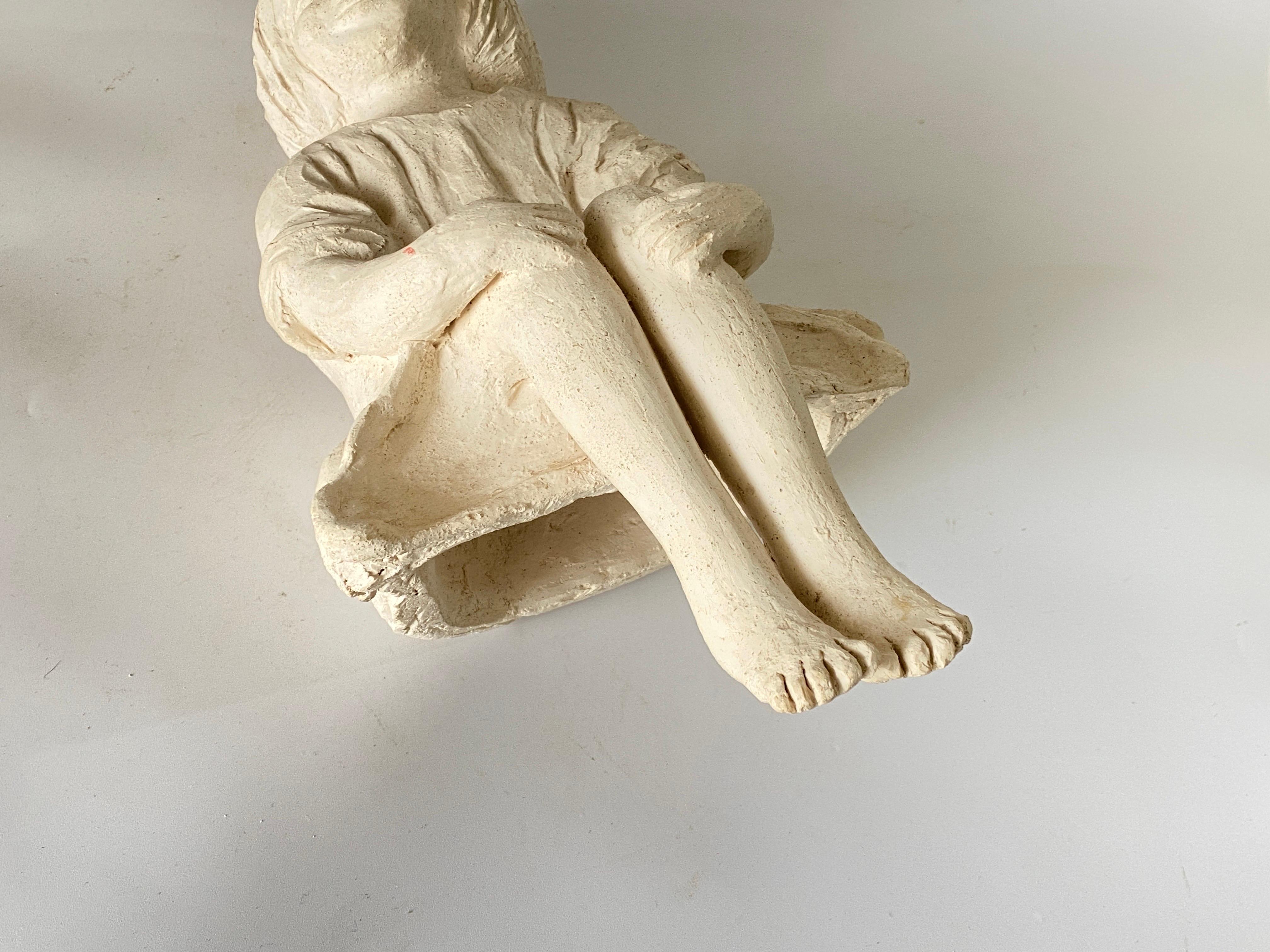 Sculpture en plâtre d'époque Art Déco - Femme assise - France - Circa 1930 en vente 2