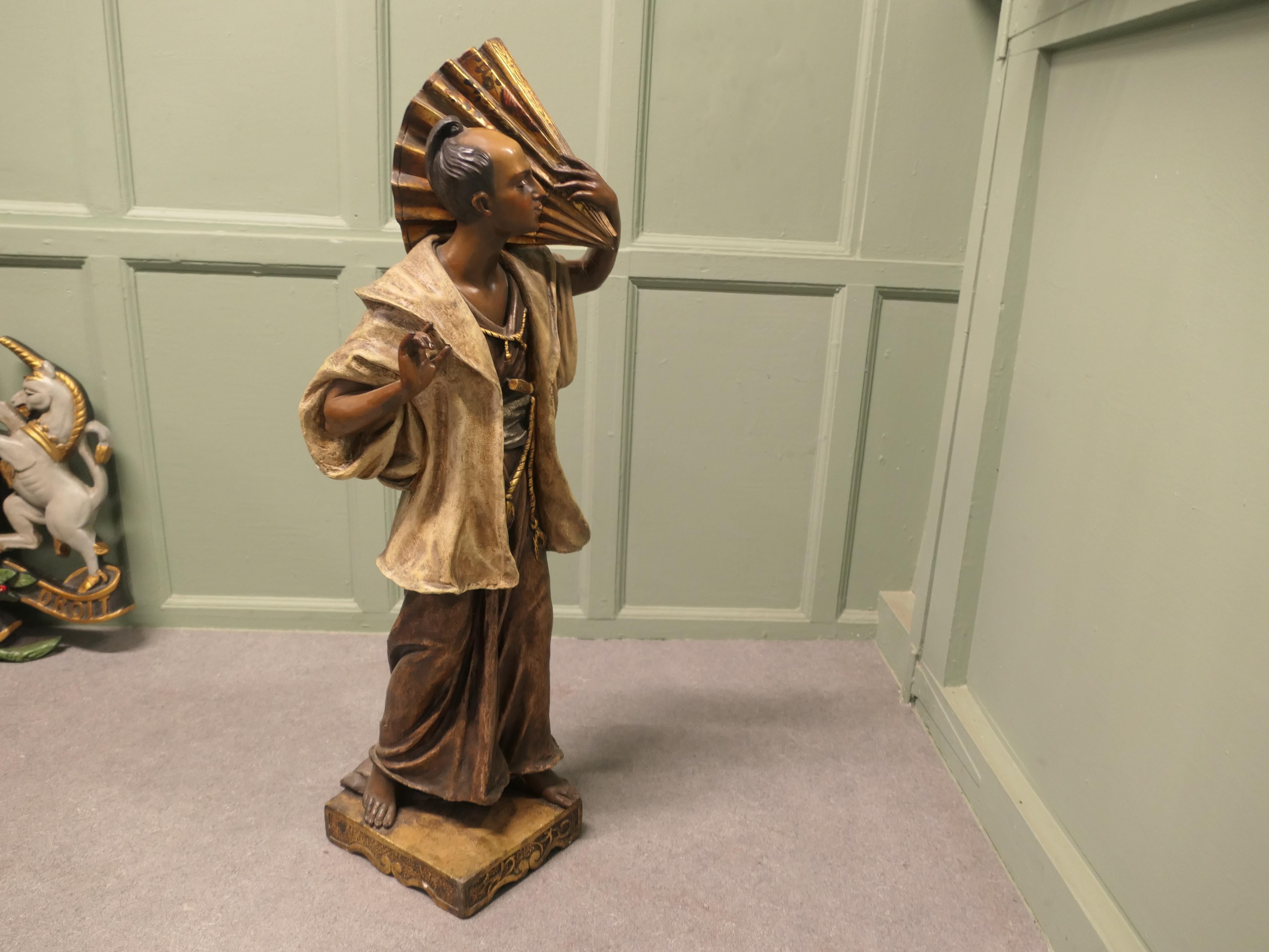 Japonisme Sculpture en plâtre d'un guerrier samouraï Les samouraïs étaient une caste de guerriers. en vente