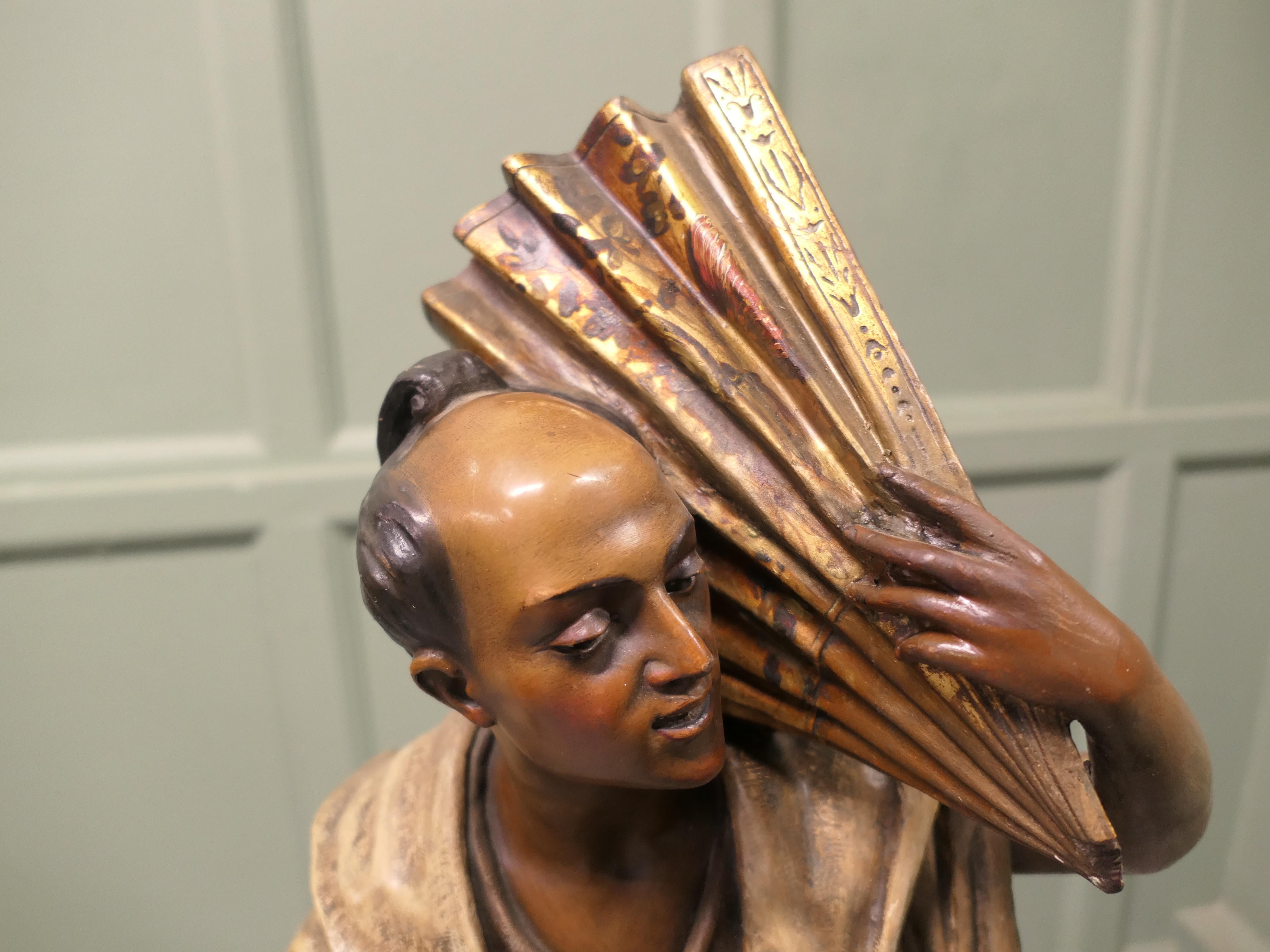 Sculpture en plâtre d'un guerrier samouraï Les samouraïs étaient une caste de guerriers. Bon état - En vente à Godshill, Isle of Wight