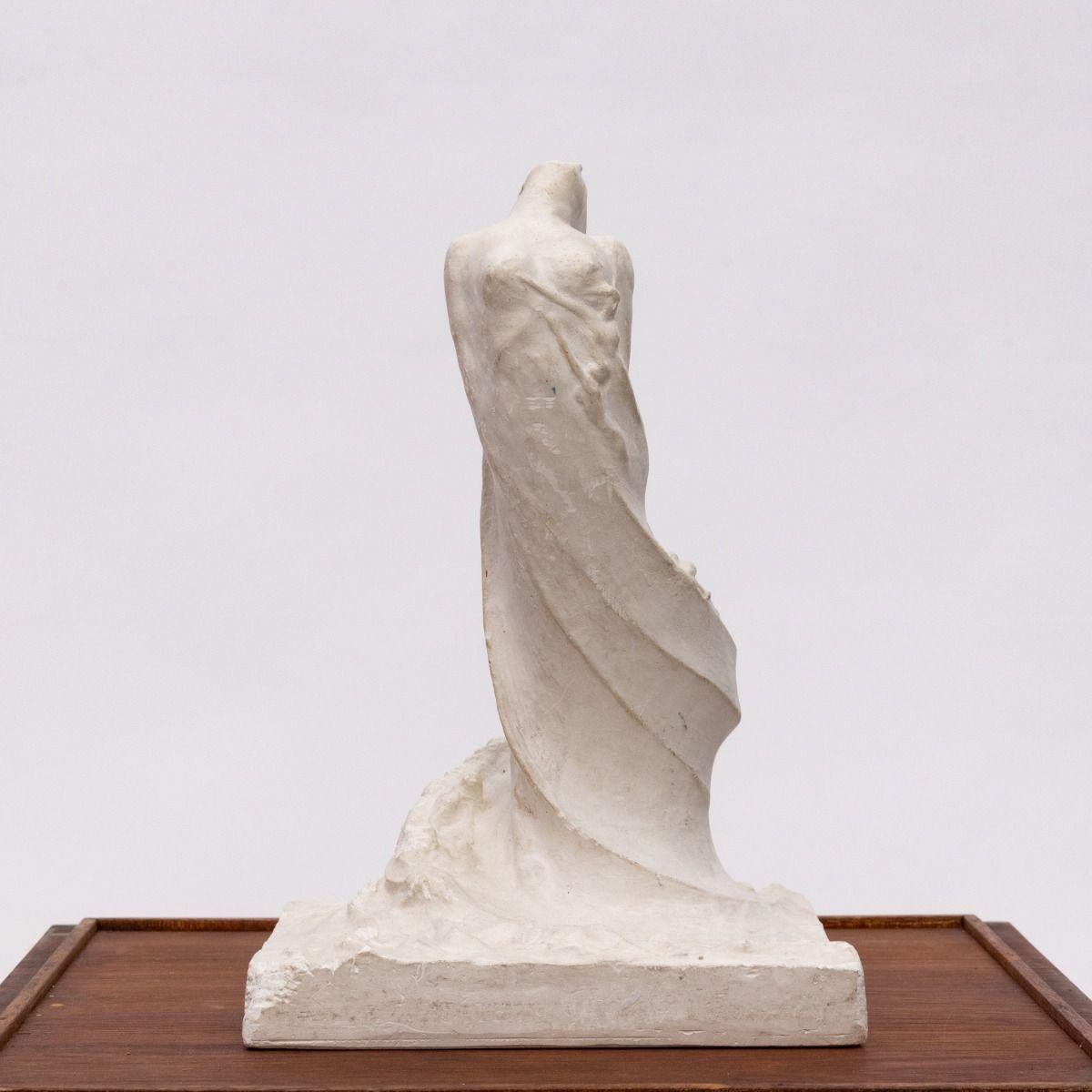 Islandese Scultura in gesso di donna di Einar Jónsson in vendita