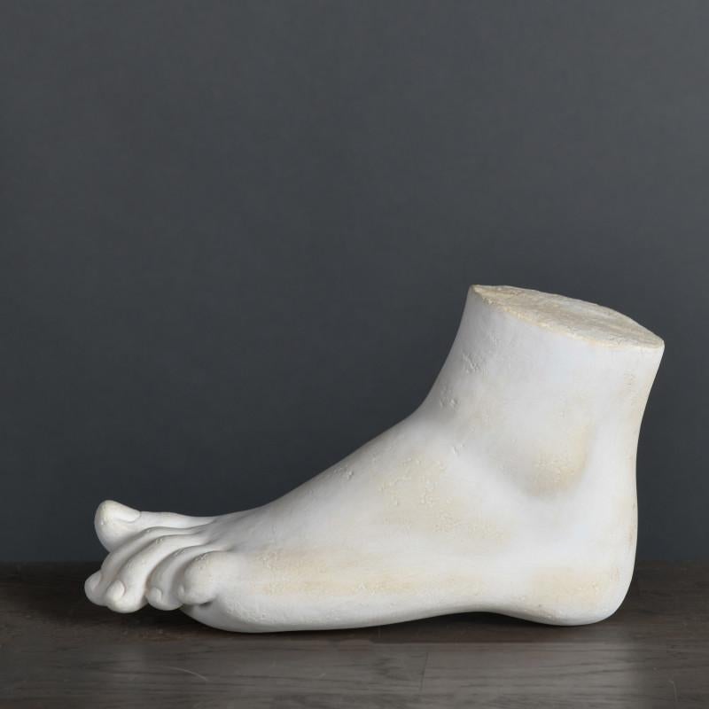 Moderno Scultura in gesso del Pied de Diane. in vendita