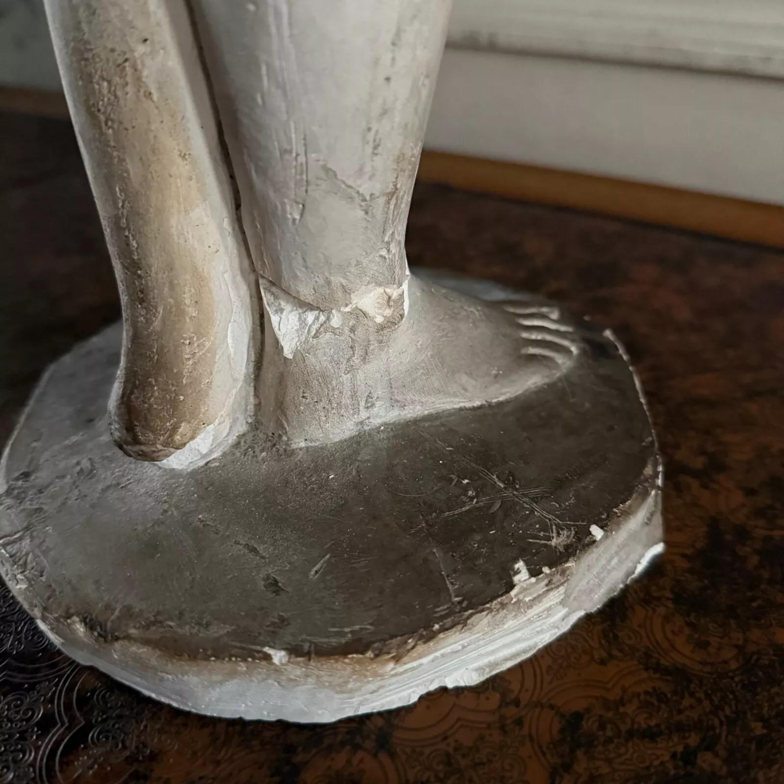 Statua in gesso da studio di Charles Charles Filleul, soggetto femminile con scatola, 20° secolo in vendita 5