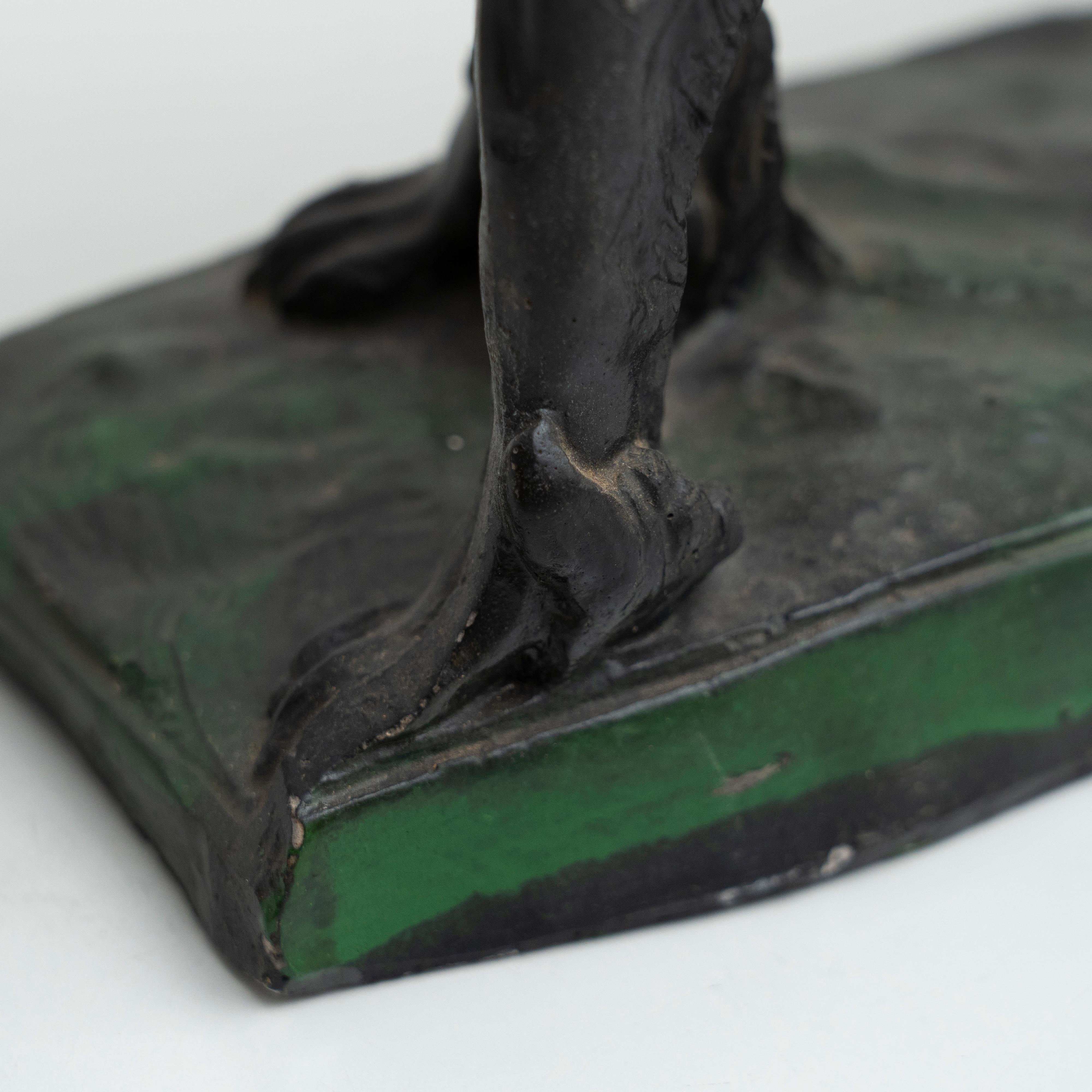 Figura di cane tradizionale in gesso, 1950 circa in vendita 9