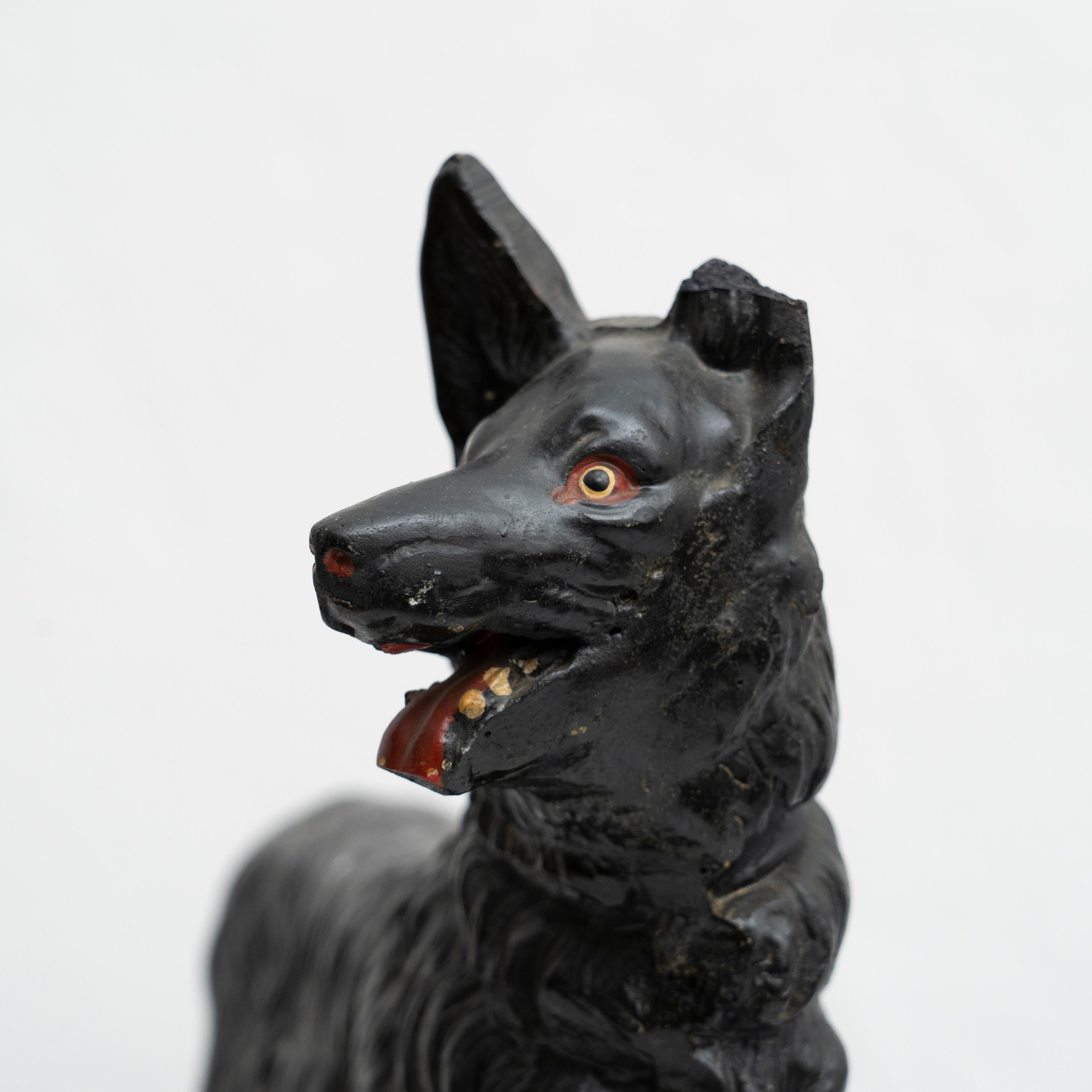 Figura di cane tradizionale in gesso, 1950 circa in vendita 10