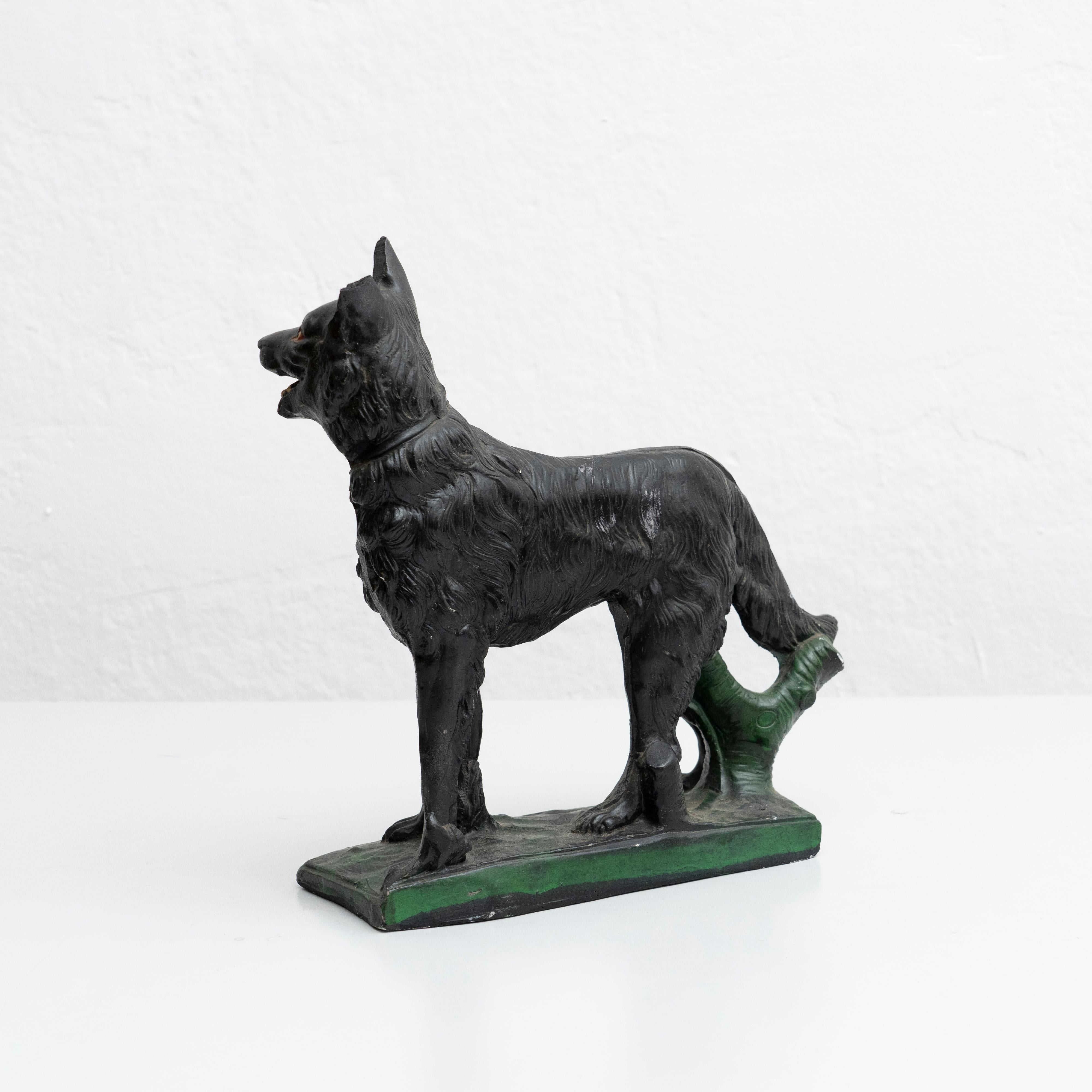 Figura di cane tradizionale in gesso, 1950 circa In condizioni buone in vendita a Barcelona, ES