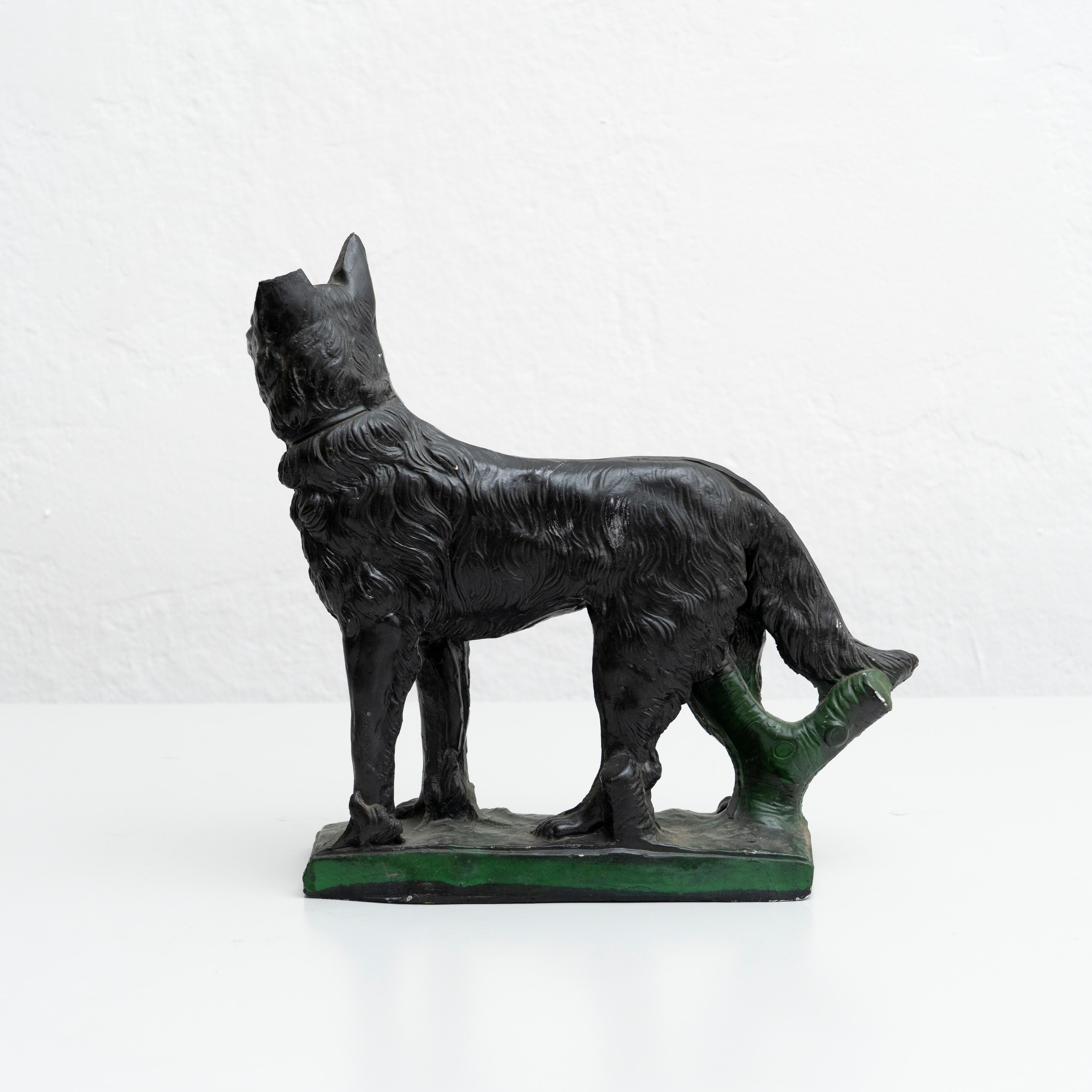 Metà XX secolo Figura di cane tradizionale in gesso, 1950 circa in vendita