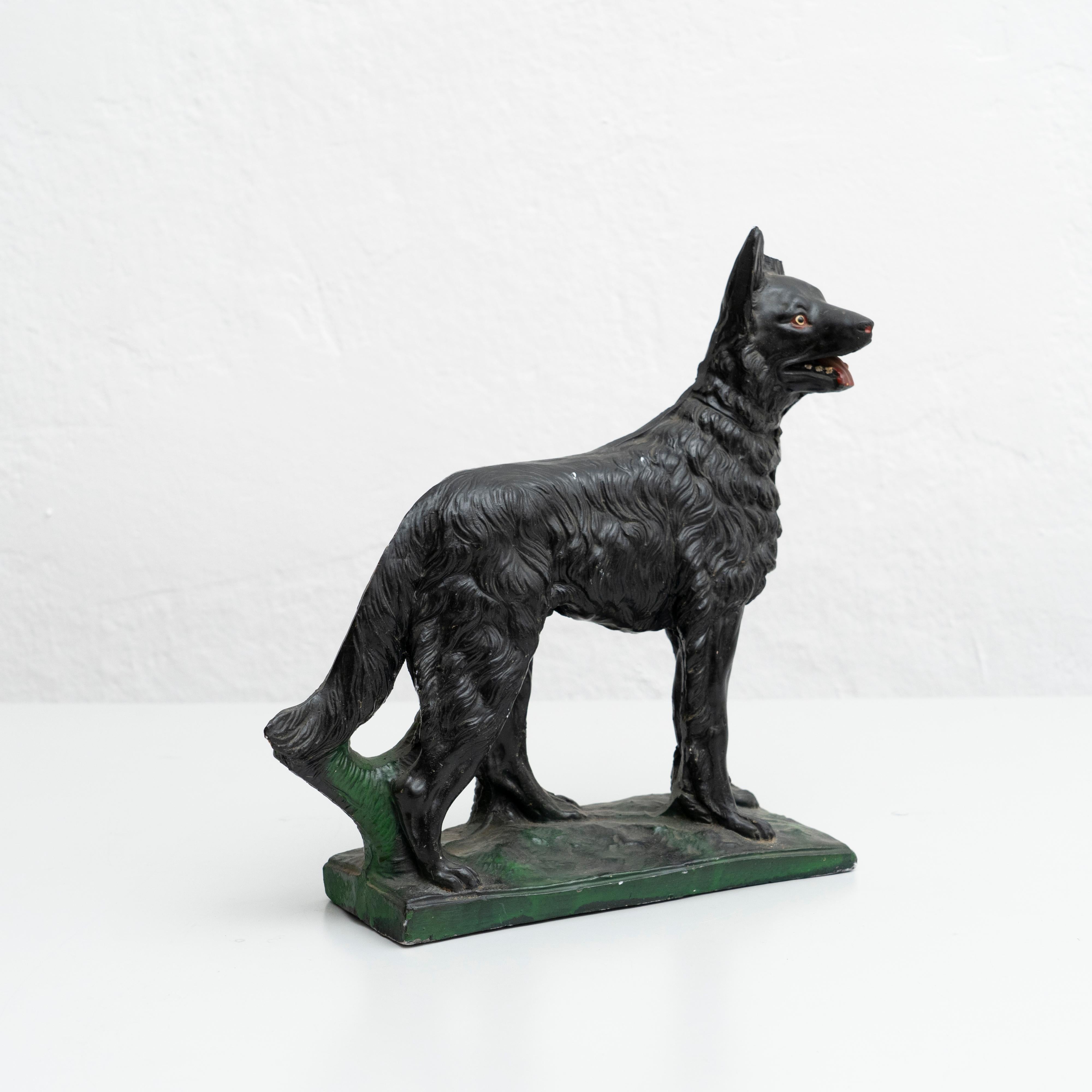 Figura di cane tradizionale in gesso, 1950 circa in vendita 1
