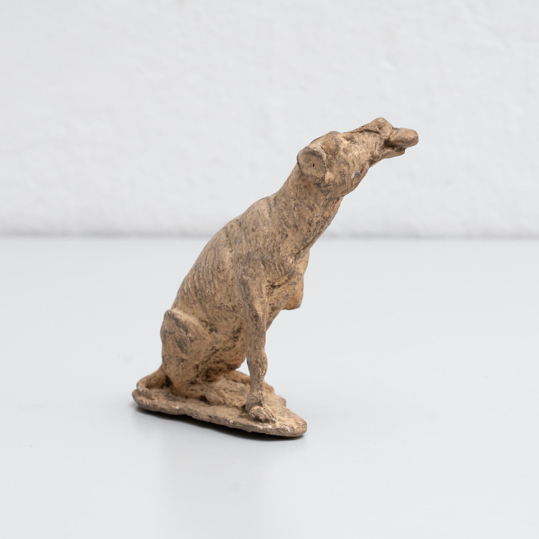 Figura di cane tradizionale in gesso, 1950 circa in vendita 2