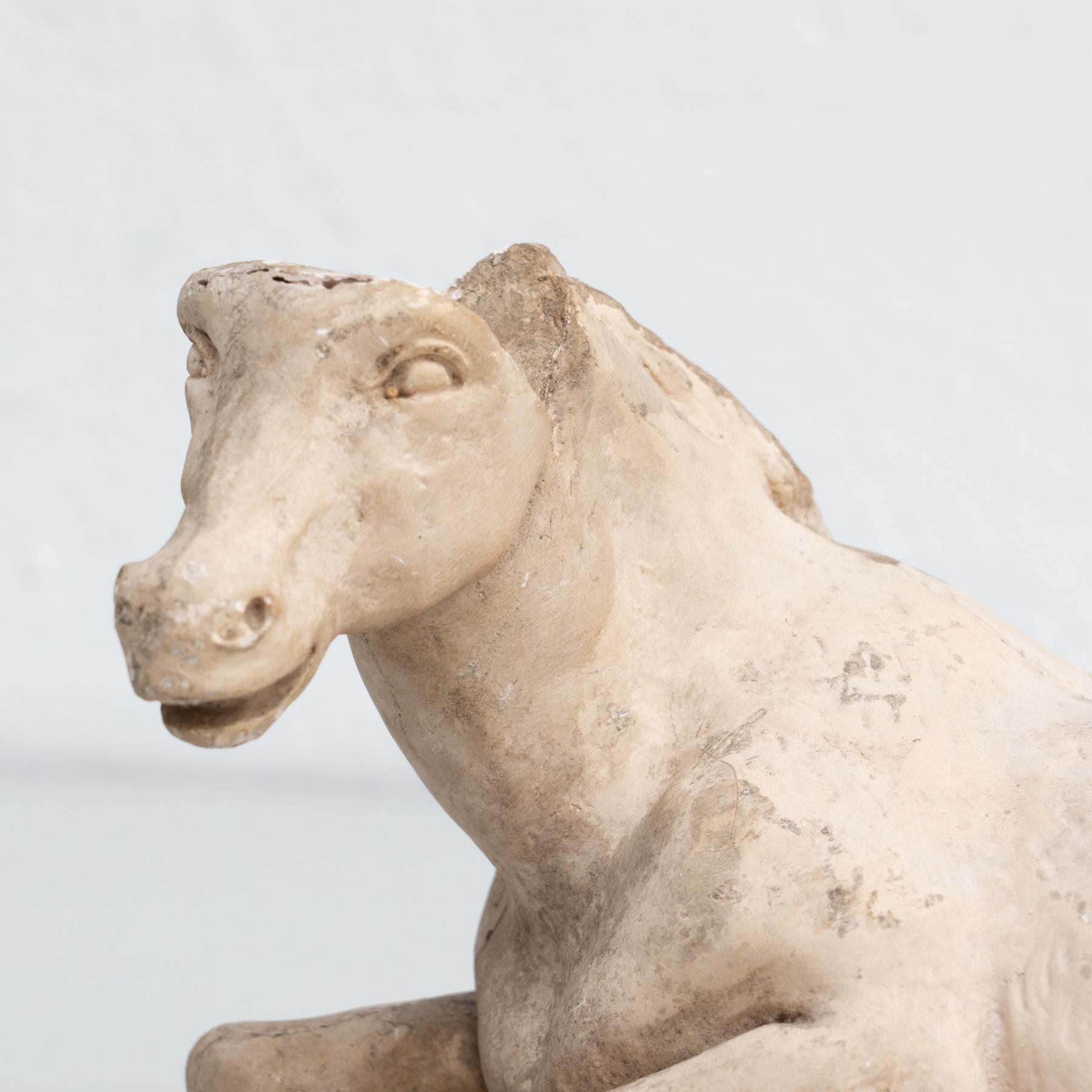 Figura de caballo tradicional de escayola, hacia 1950 Español en venta