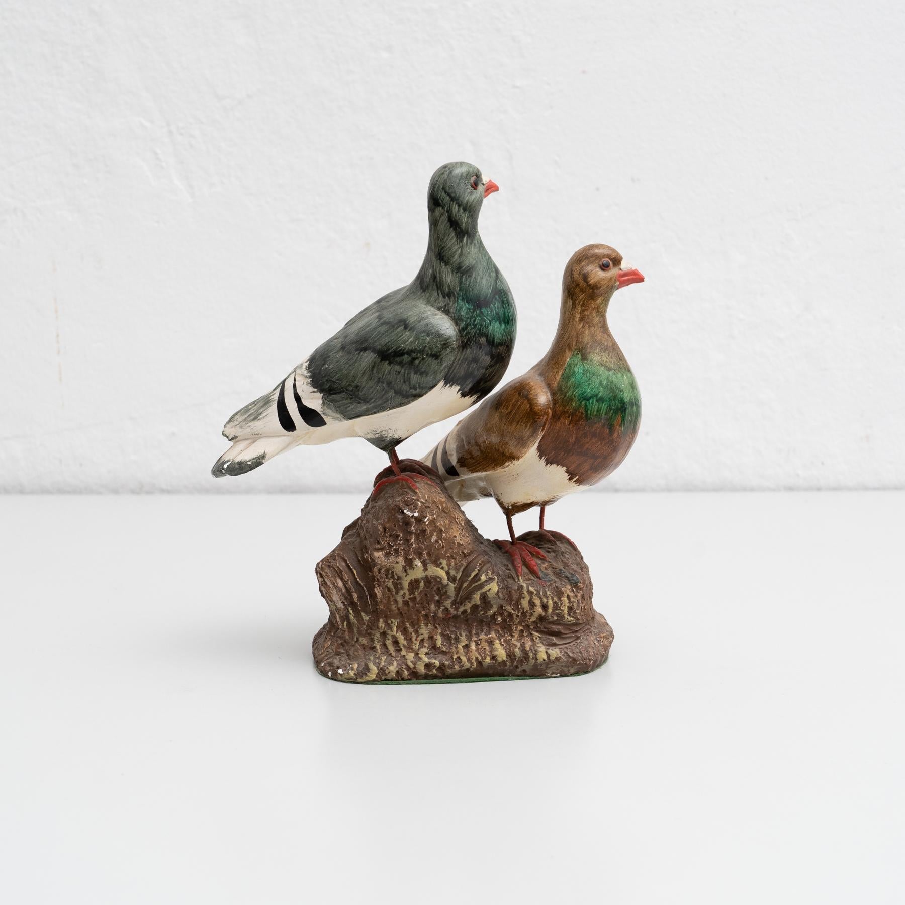 Plaster Traditional Two Dove Figure, circa 1950 In Good Condition For Sale In Barcelona, Barcelona