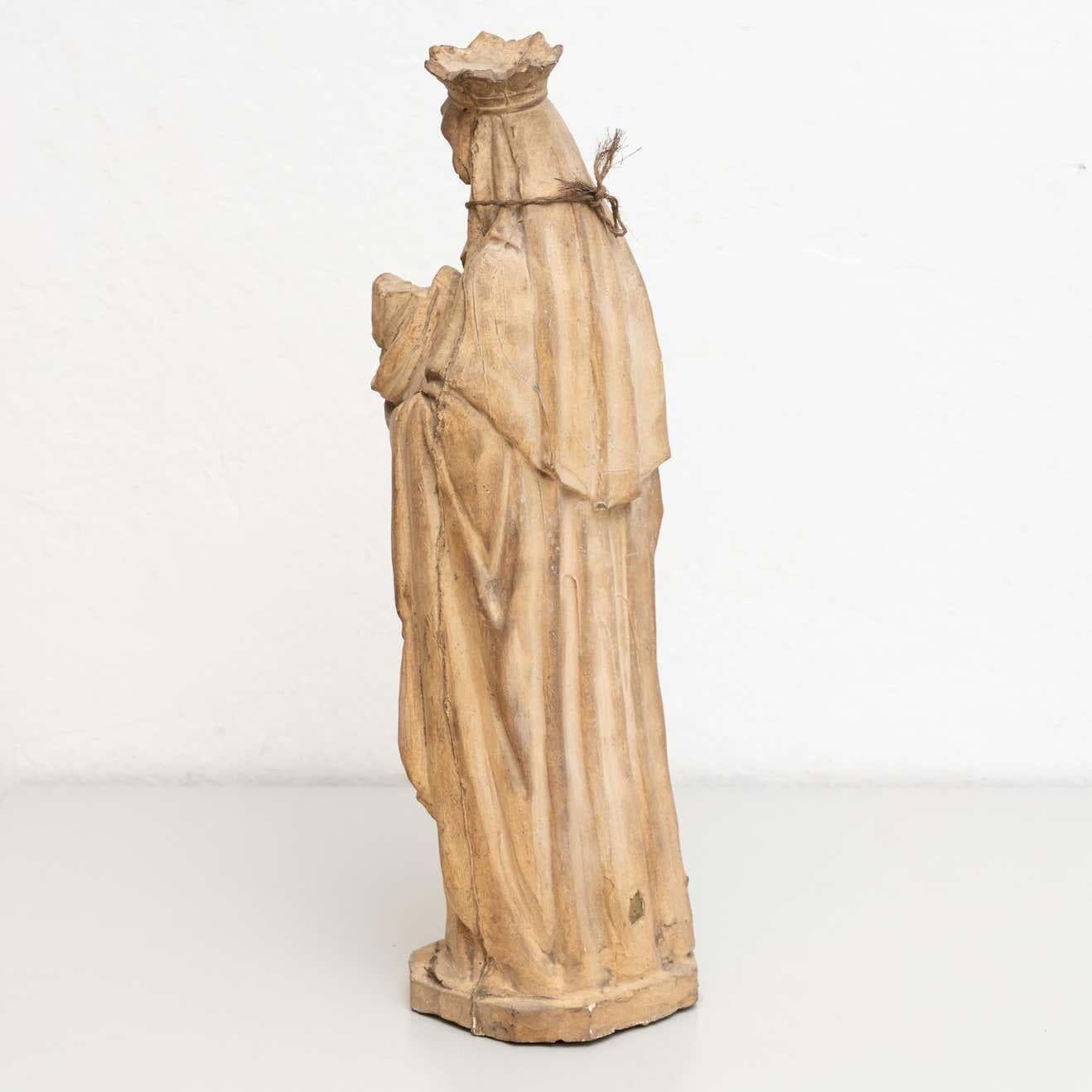 Figure traditionnelle vierge en plâtre, vers 1950 en vente 3