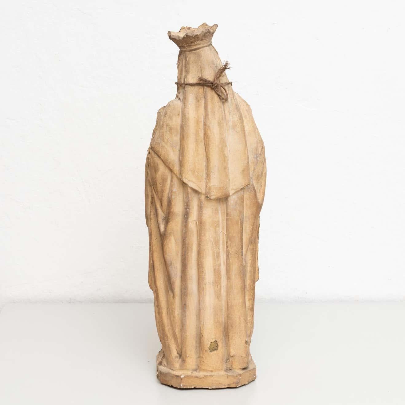 Figure traditionnelle vierge en plâtre, vers 1950 en vente 4