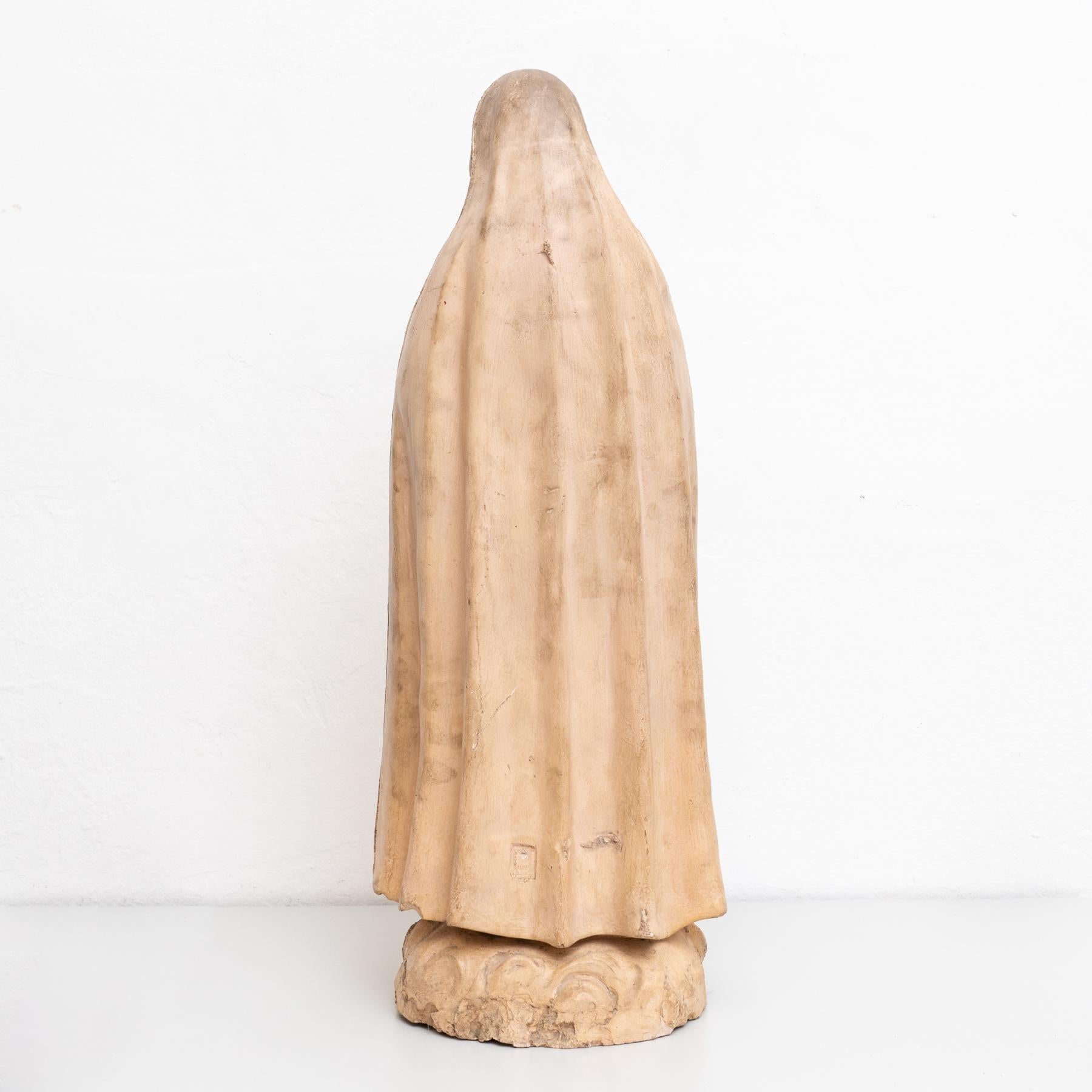 Vierge traditionnelle en plâtre, vers 1950 en vente 4