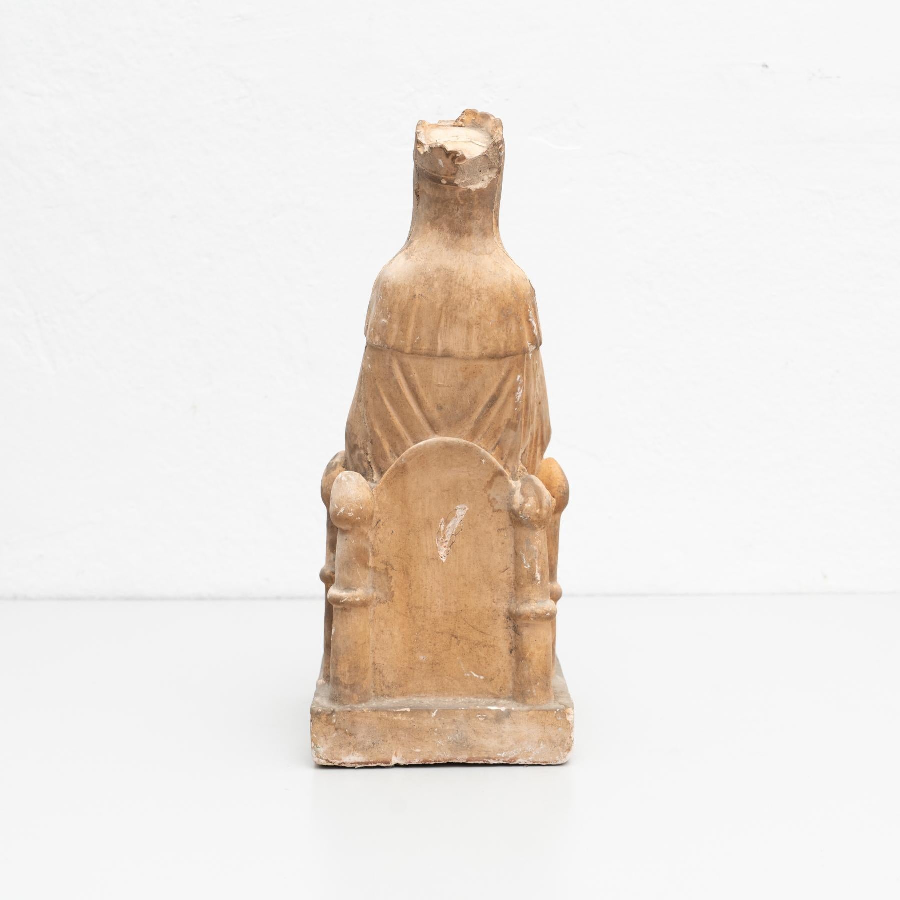 Vierge traditionnelle en plâtre, vers 1950 en vente 4