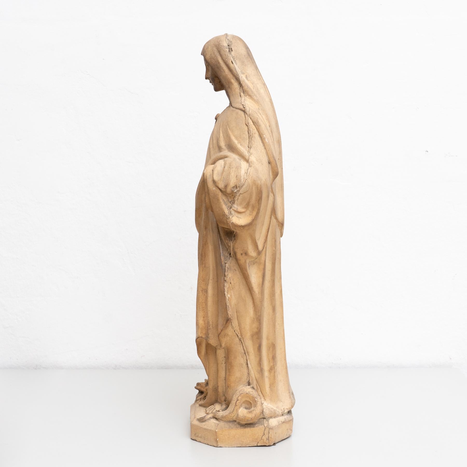 Traditionelle Jungfrauenfigur aus Gips, um 1950 im Angebot 5