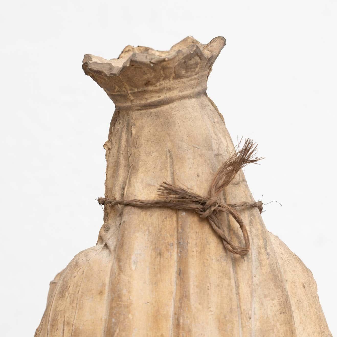 Figure traditionnelle vierge en plâtre, vers 1950 en vente 5