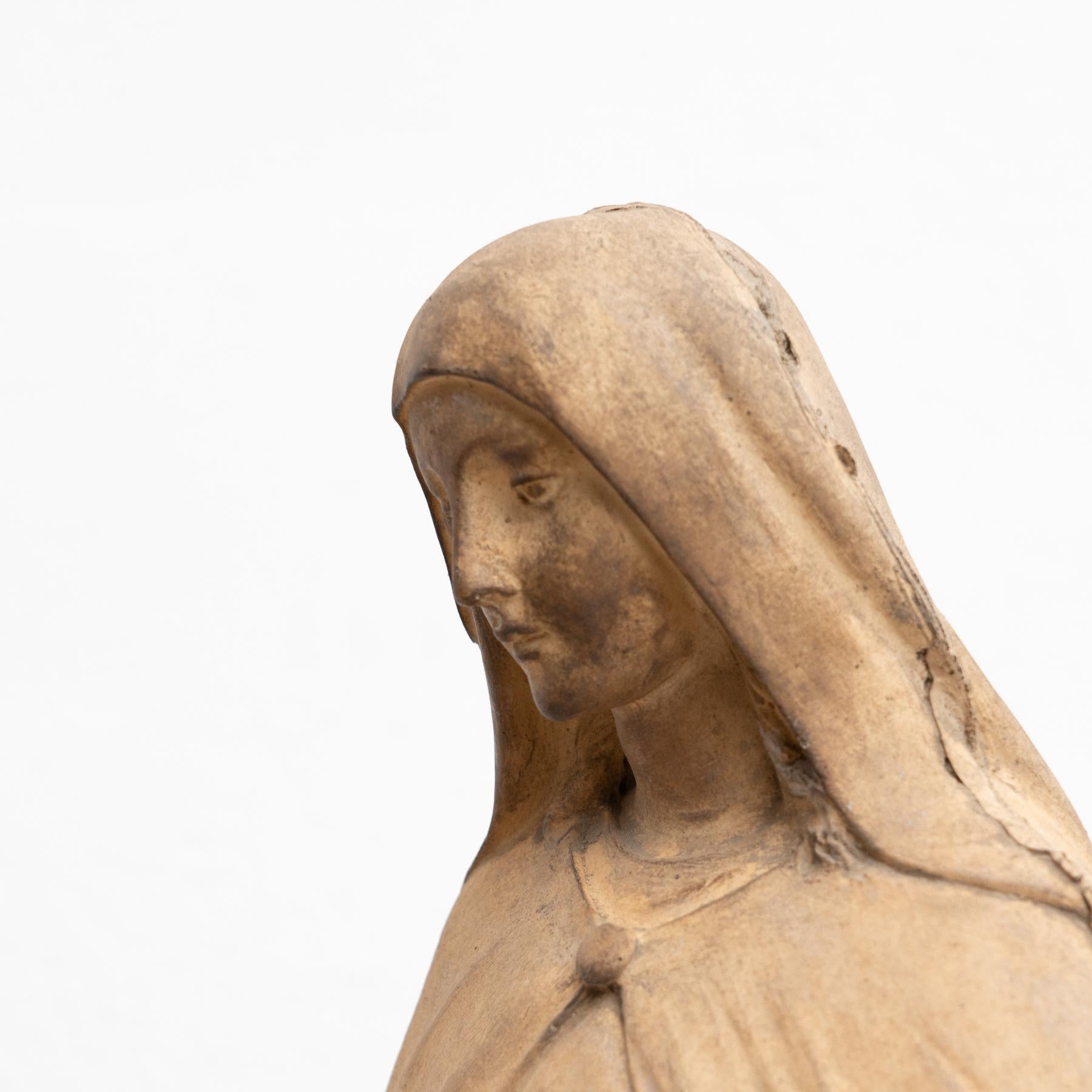 Vierge traditionnelle en plâtre, vers 1950 en vente 5