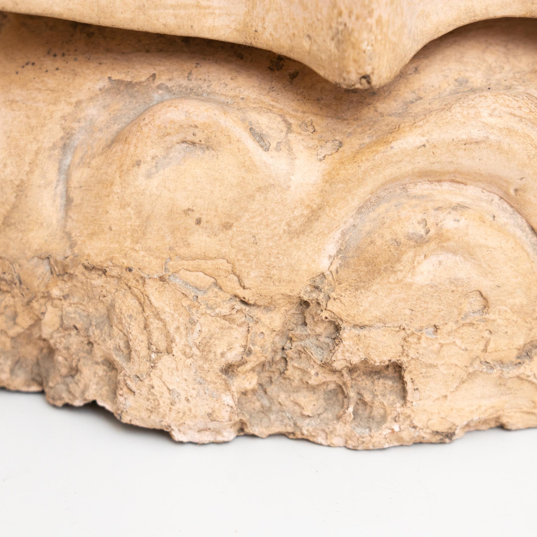 Vierge traditionnelle en plâtre, vers 1950 en vente 6