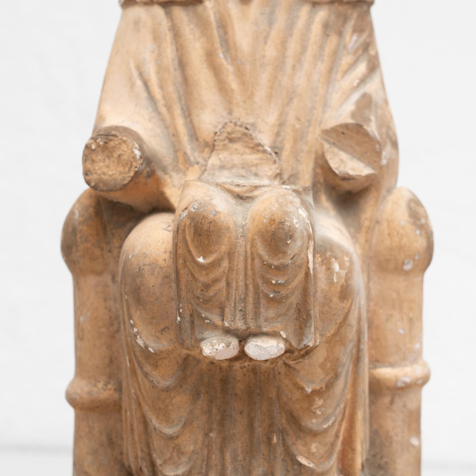 Figure traditionnelle vierge en plâtre, datant d'environ 1950 en vente 6